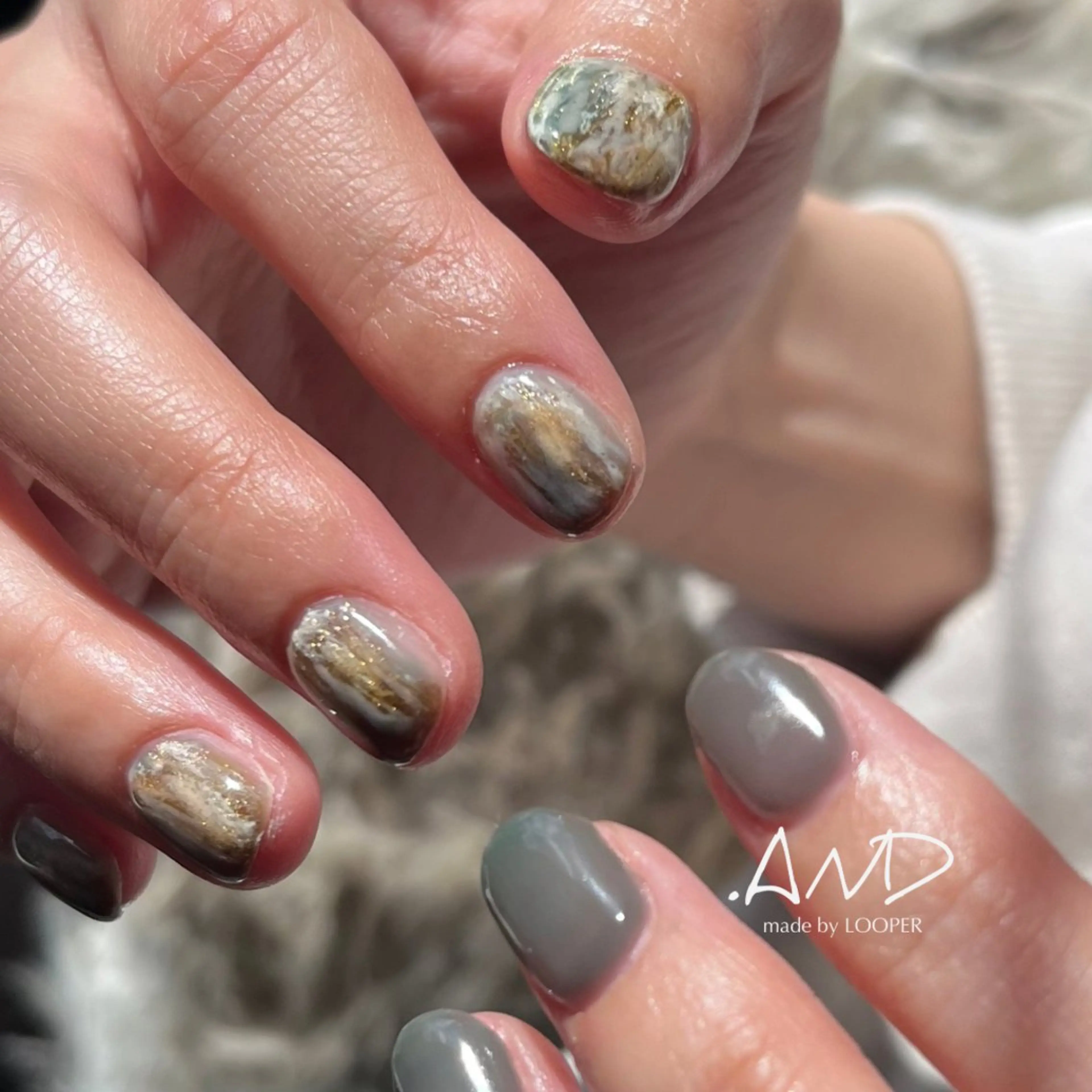 ネイル アートネイル ニュアンスネイル ハンドネイル LOOPER所属・mzh ...のネイルデザイン