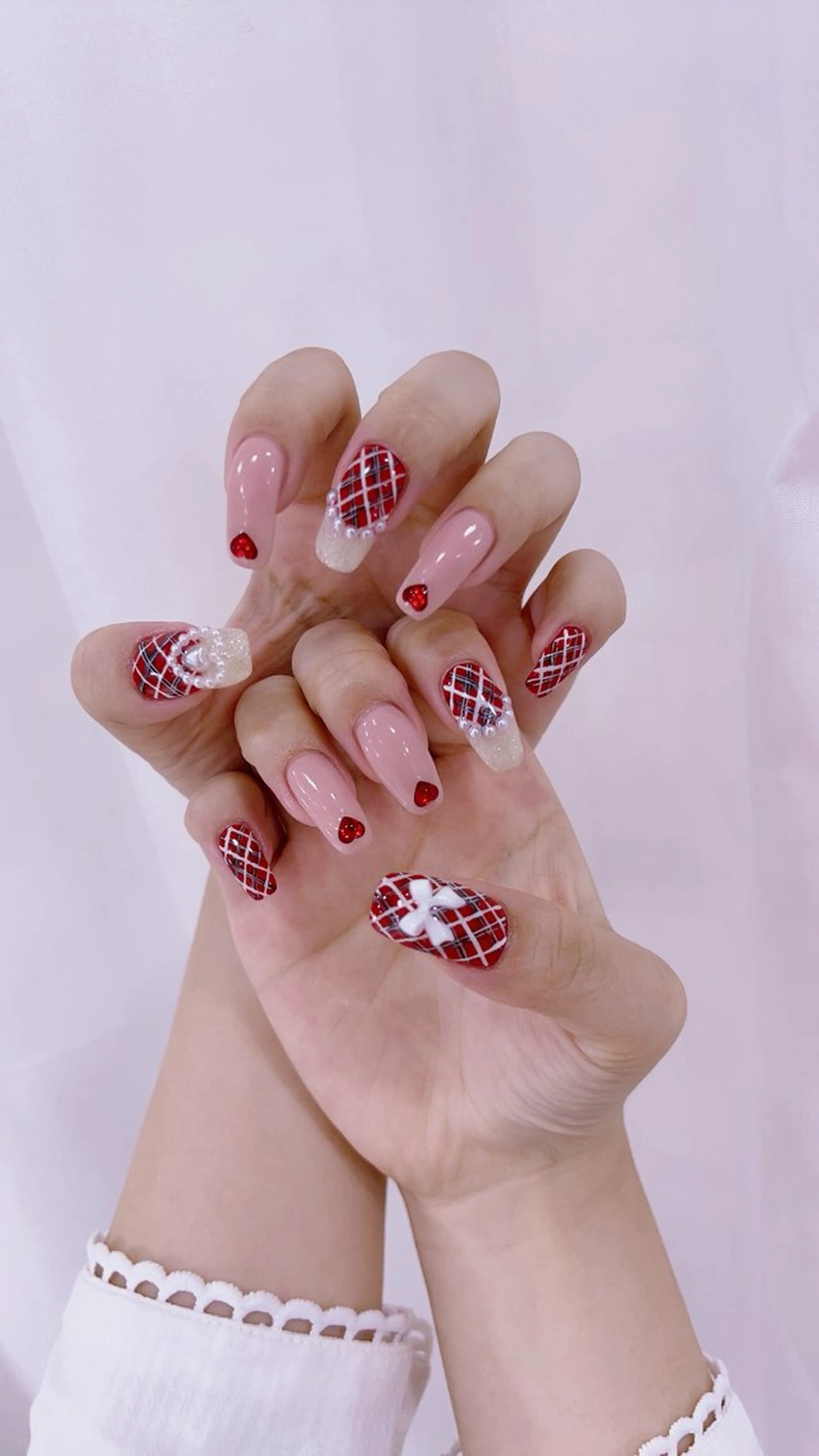 セミロング 萬城 愛梨のネイルデザイン