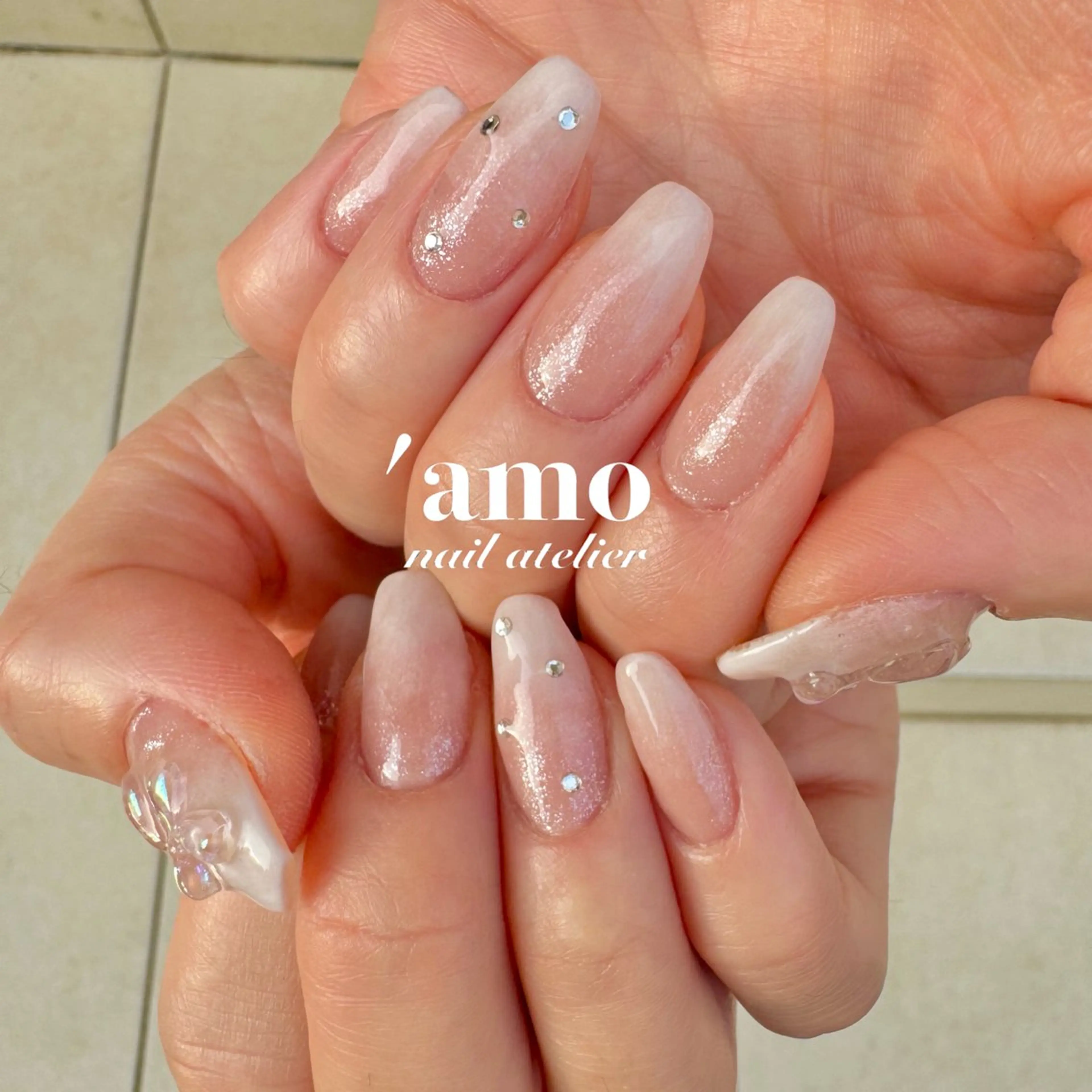 ネイル グラデーション ピンク リボン 'amo nail atelierのネイルデザイン