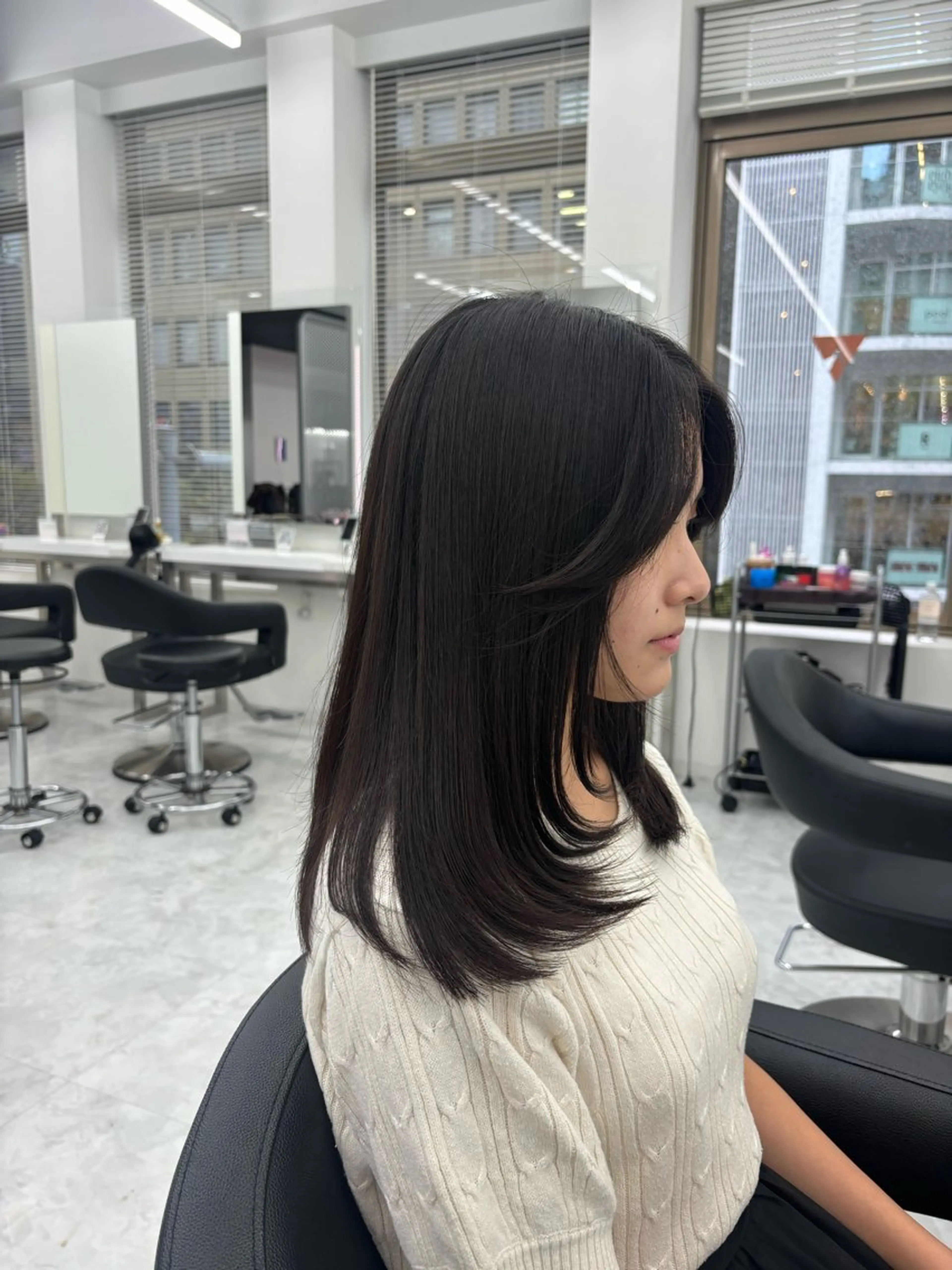 ミディアム カラー カット トリートメント ヘッドスパ ヘアセット 韓国レイヤー ハッシュカットのヘアスタイル