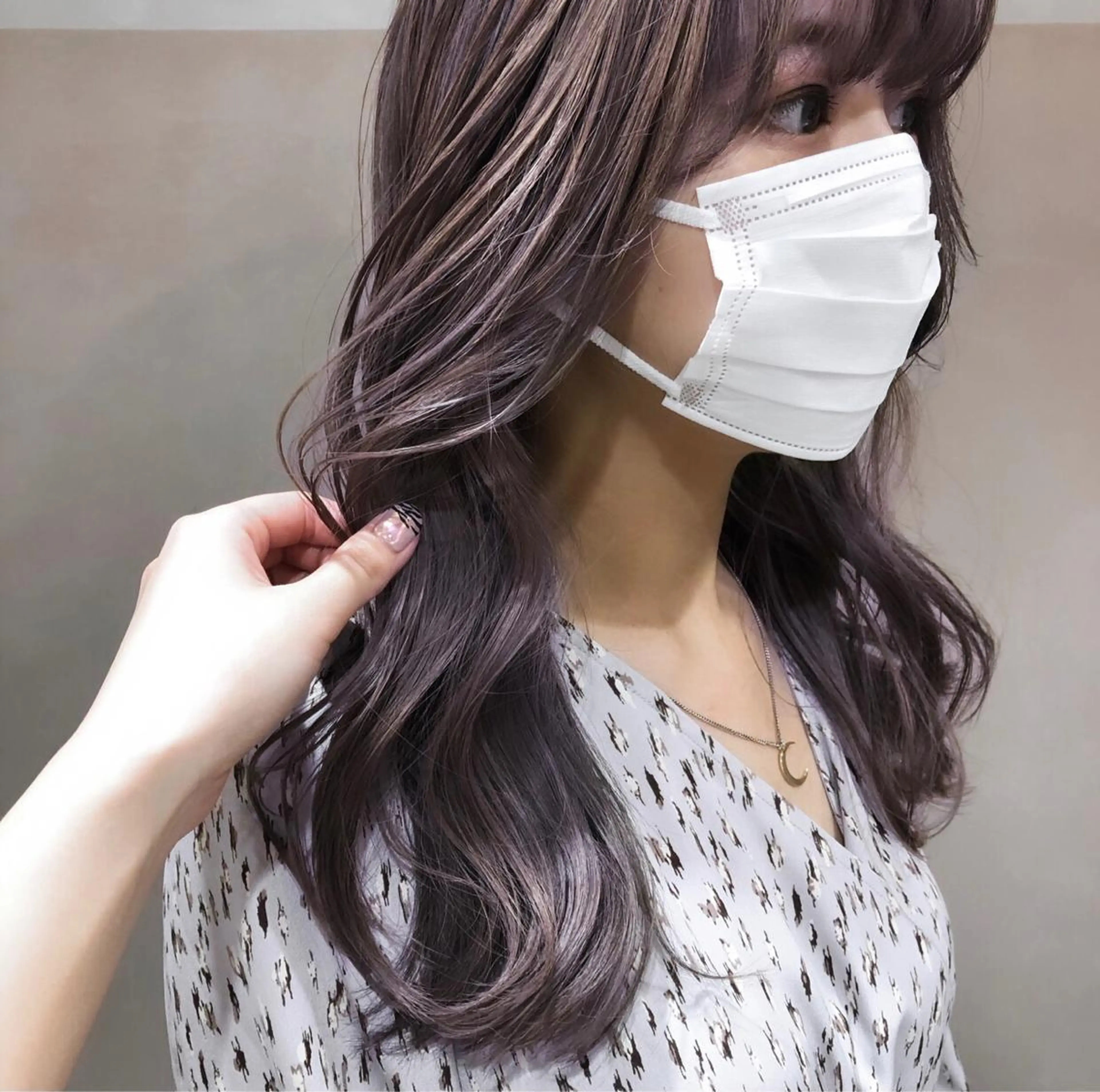 ロング カラー ヘアアレンジ ブリーチ 透明感カラー 関谷 あいみのヘアスタイル