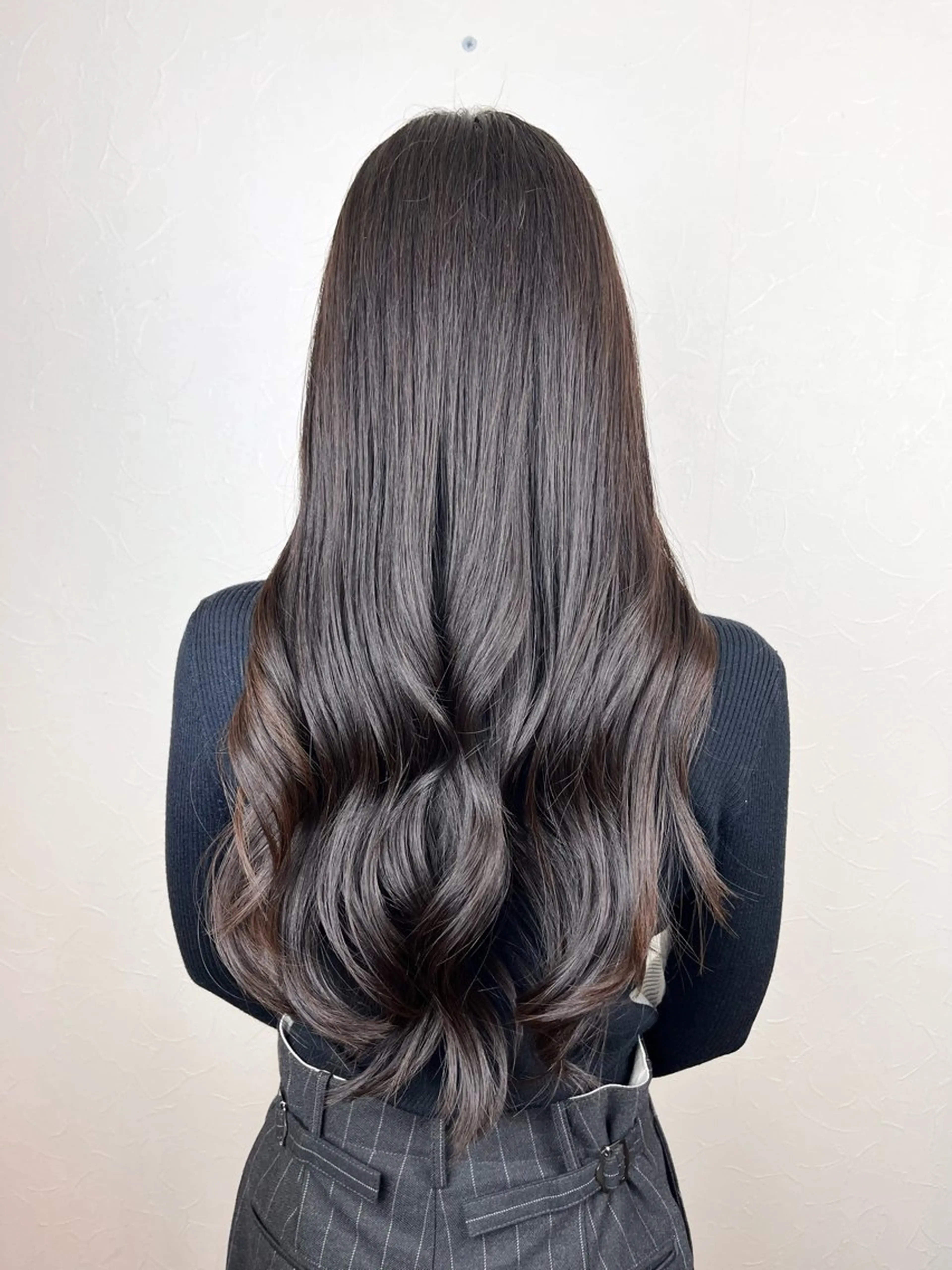 ロング トモタニ ミオのヘアスタイル