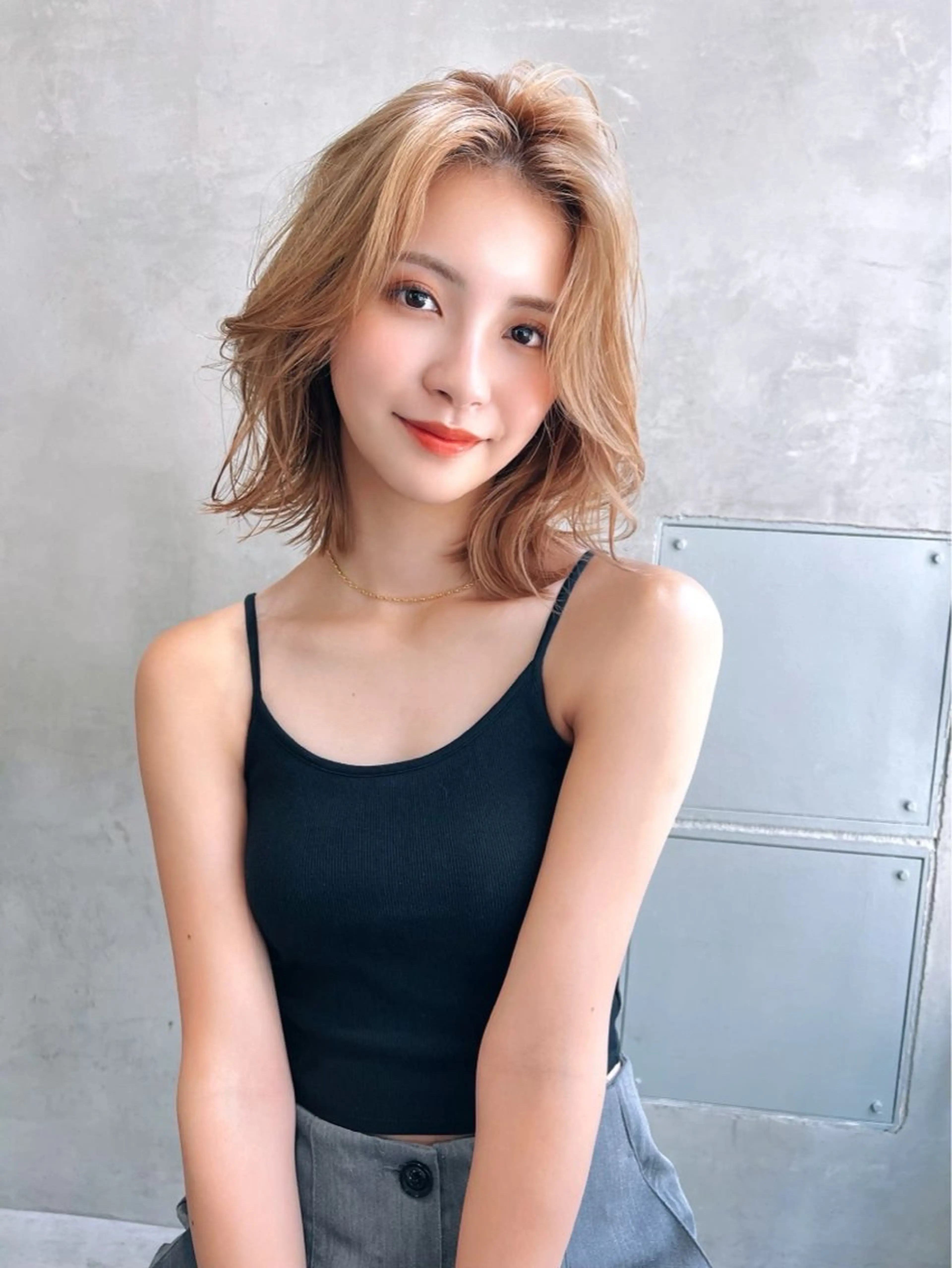 ミディアム カラー パーマ ブリーチ メンズ🙆 レディース美髪✨のヘアスタイル