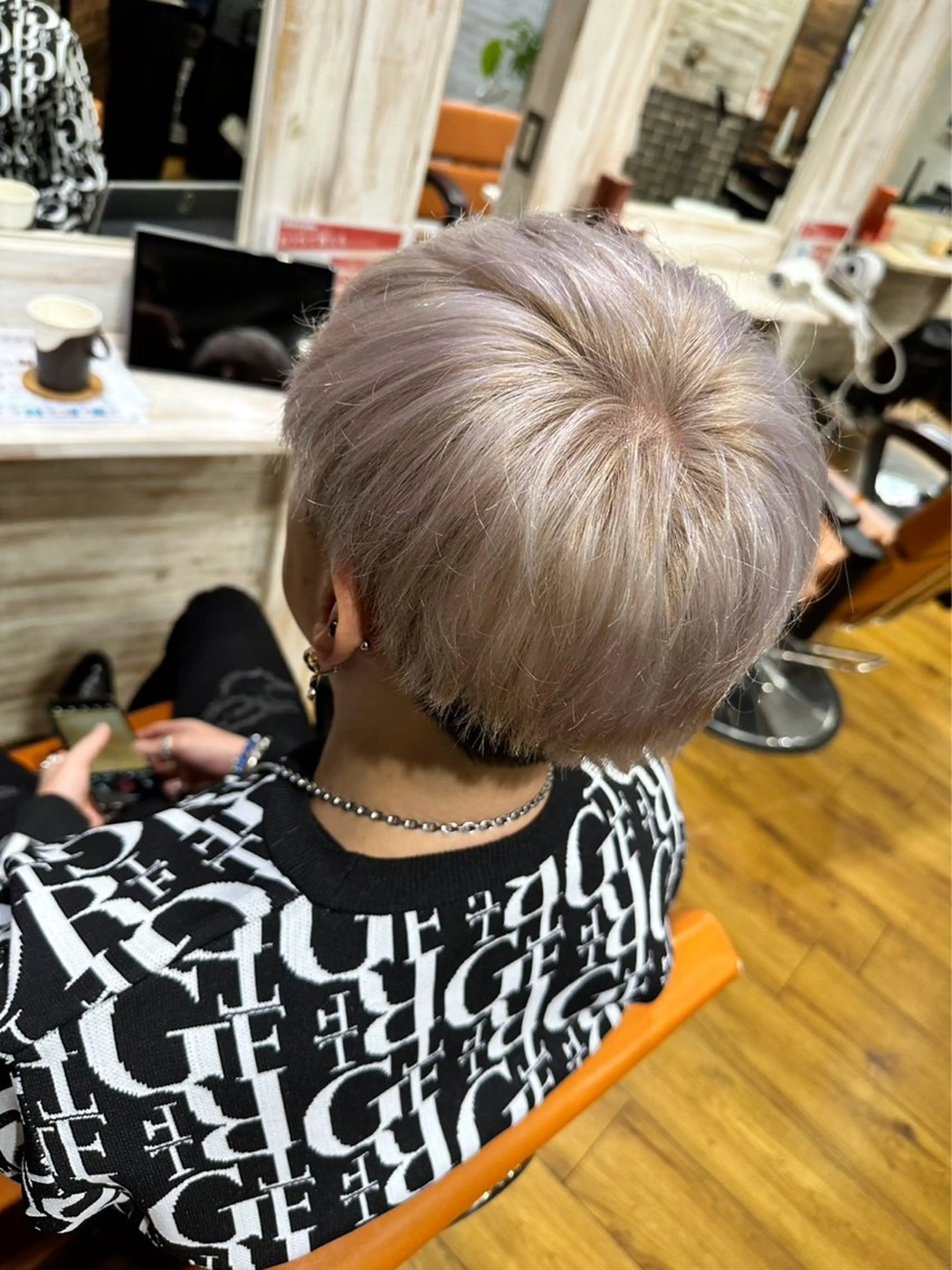 カラー ベージュカラー ミルクティーベージュ ホワイトミルクティーベージュ カット ヘアカラー トリートメント ヘアセット PARK.なんば本店 ミルボンAujua認定サロン[パーク]所属・辻優太/ハイトーン/ デザインカラー🥀のヘアスタイル