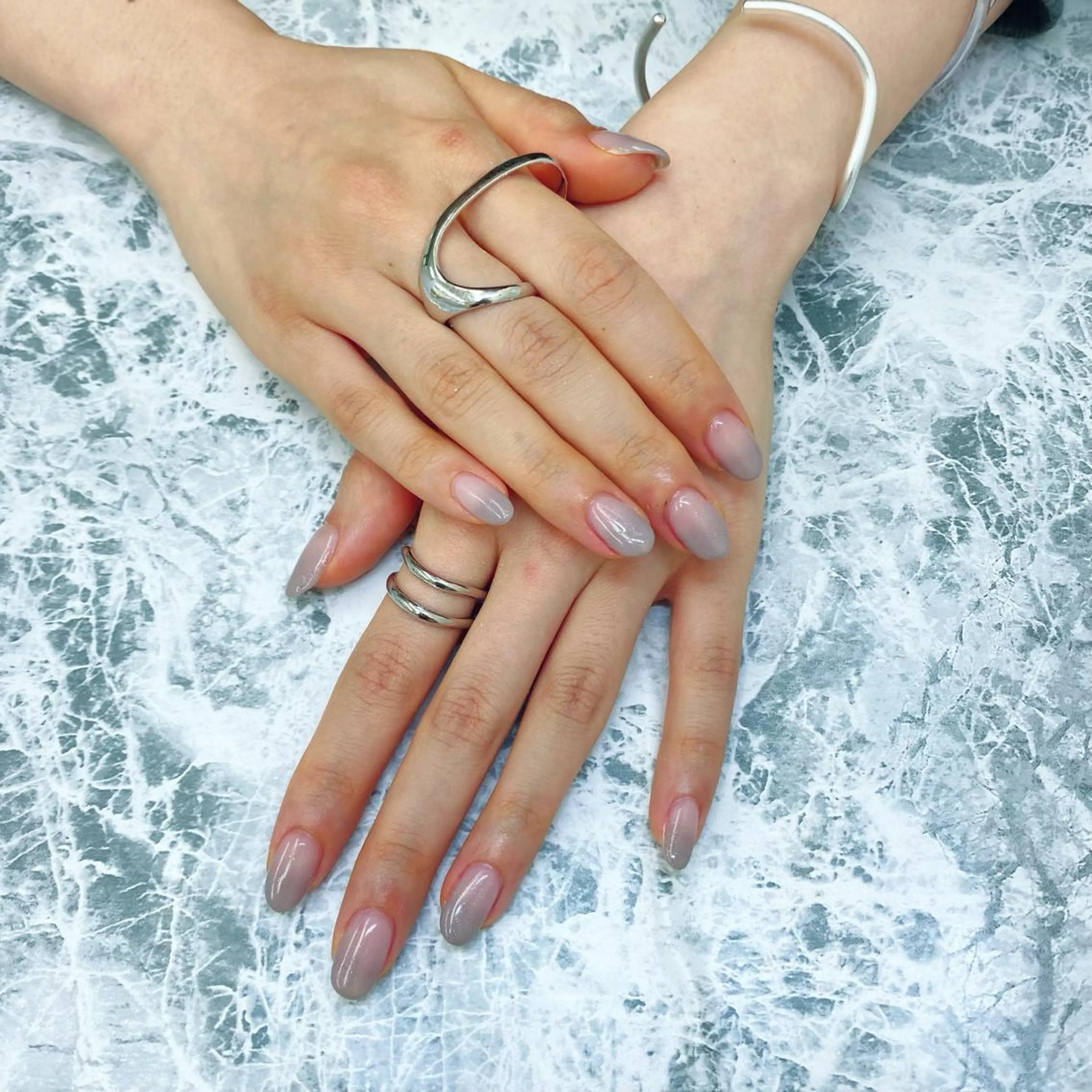 ネイル グラデーション ラメ(グリッター) Can I Dressy  溝ノ口店所属・F. Neneのネイルデザイン