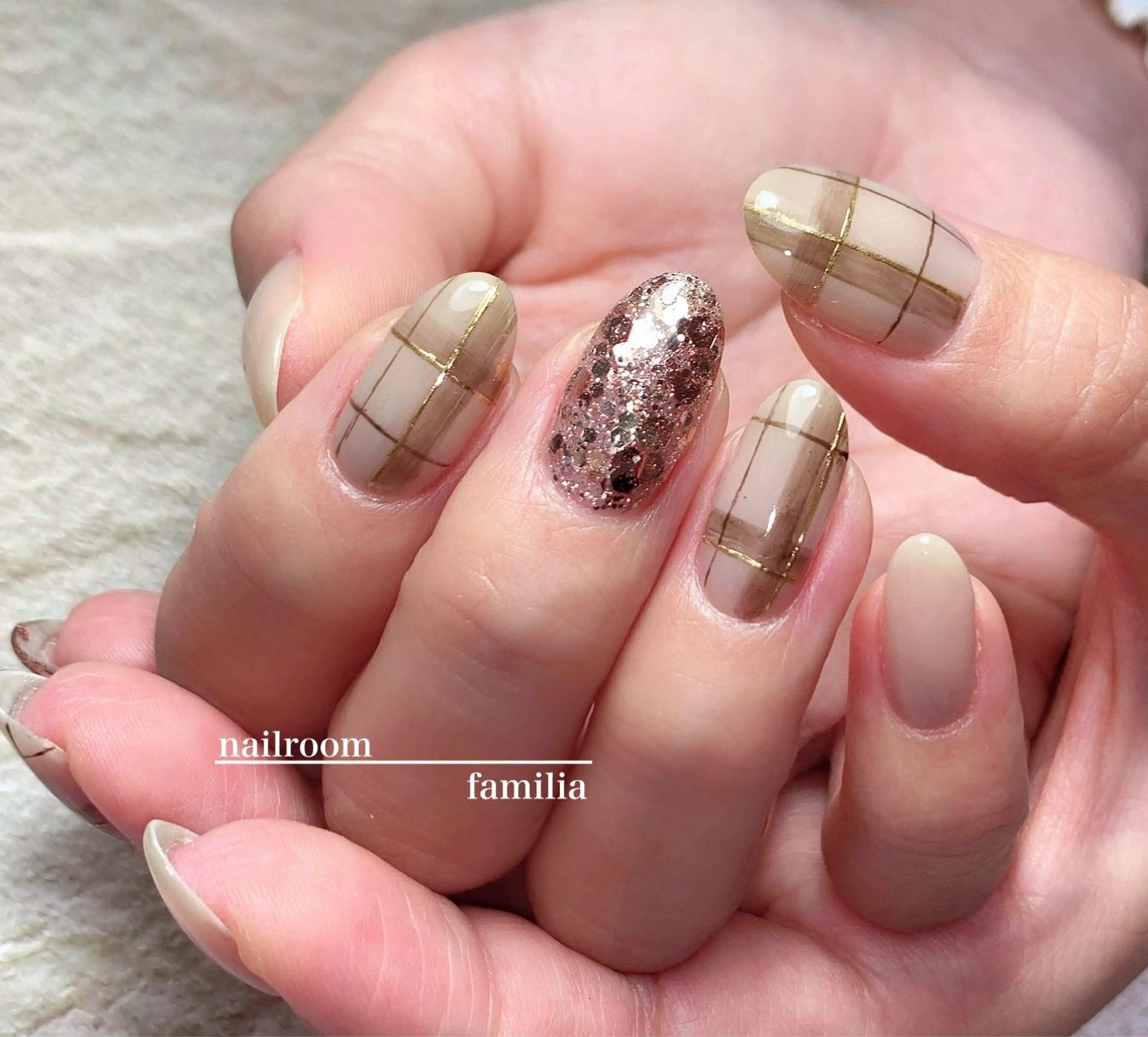 ネイル ホログラムネイル ハンドネイル -nailroom- familiaのネイルデザイン