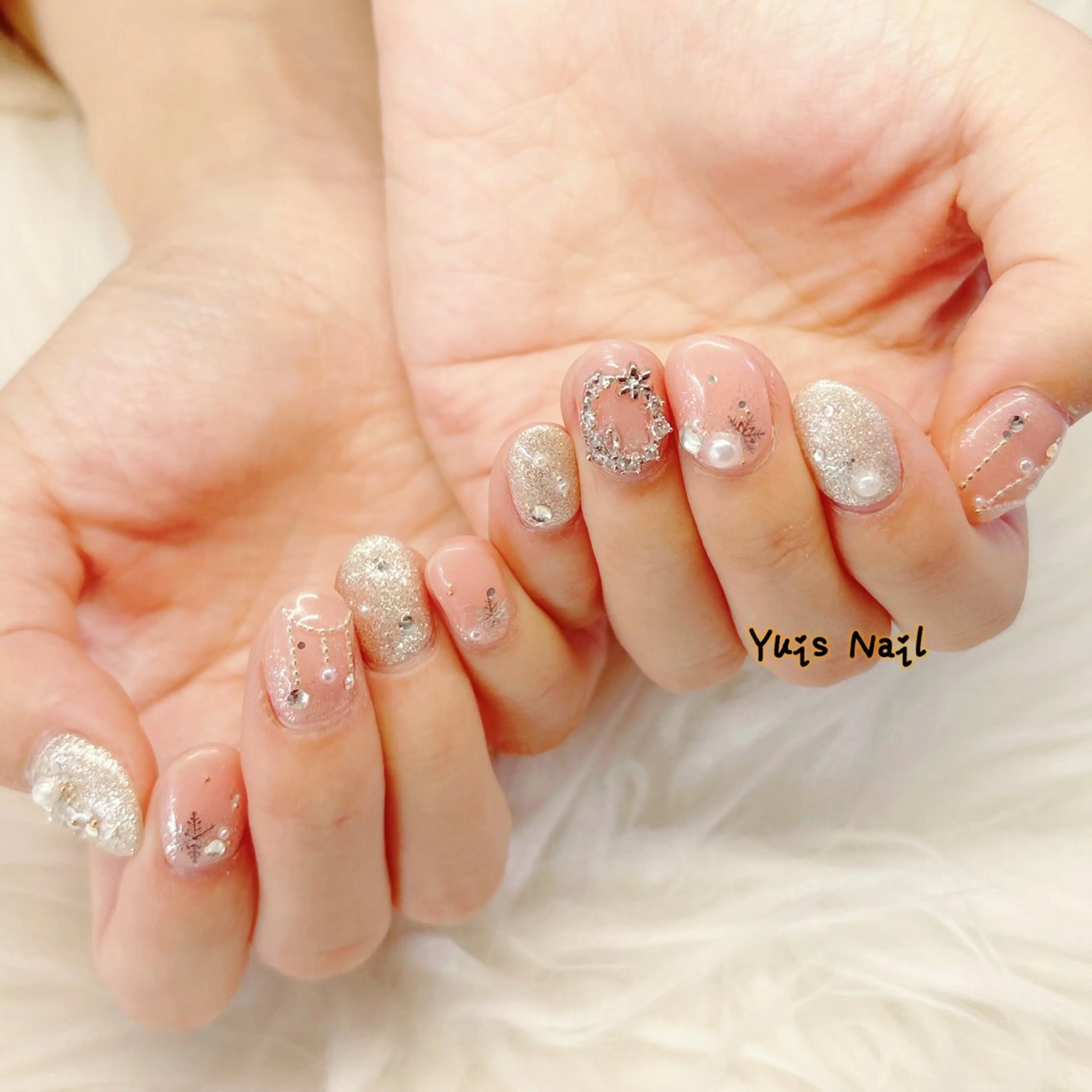 ネイル キラキラネイル 持ち込み ピンク 冬ネイル クリスマス ハンドネイル Yuis Nailスカルプ専門のネイルデザイン