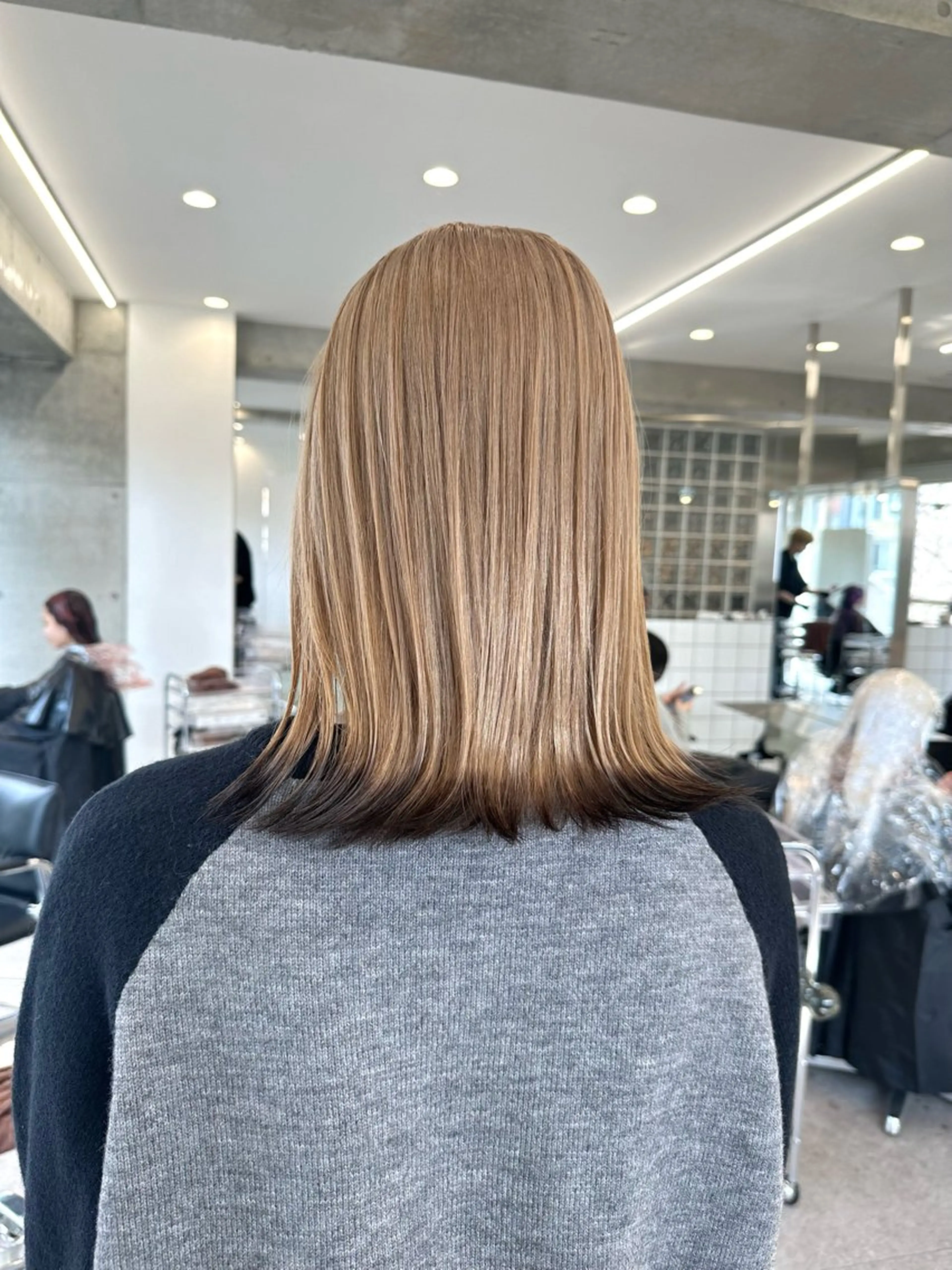 ミディアム カラー ベージュカラー ブリーチ ダブルカラー ハイトーンカラー ミルクティーベージュ ヘアカラー トリートメント ❣️本日ショート カット大募集❣️のヘアスタイル