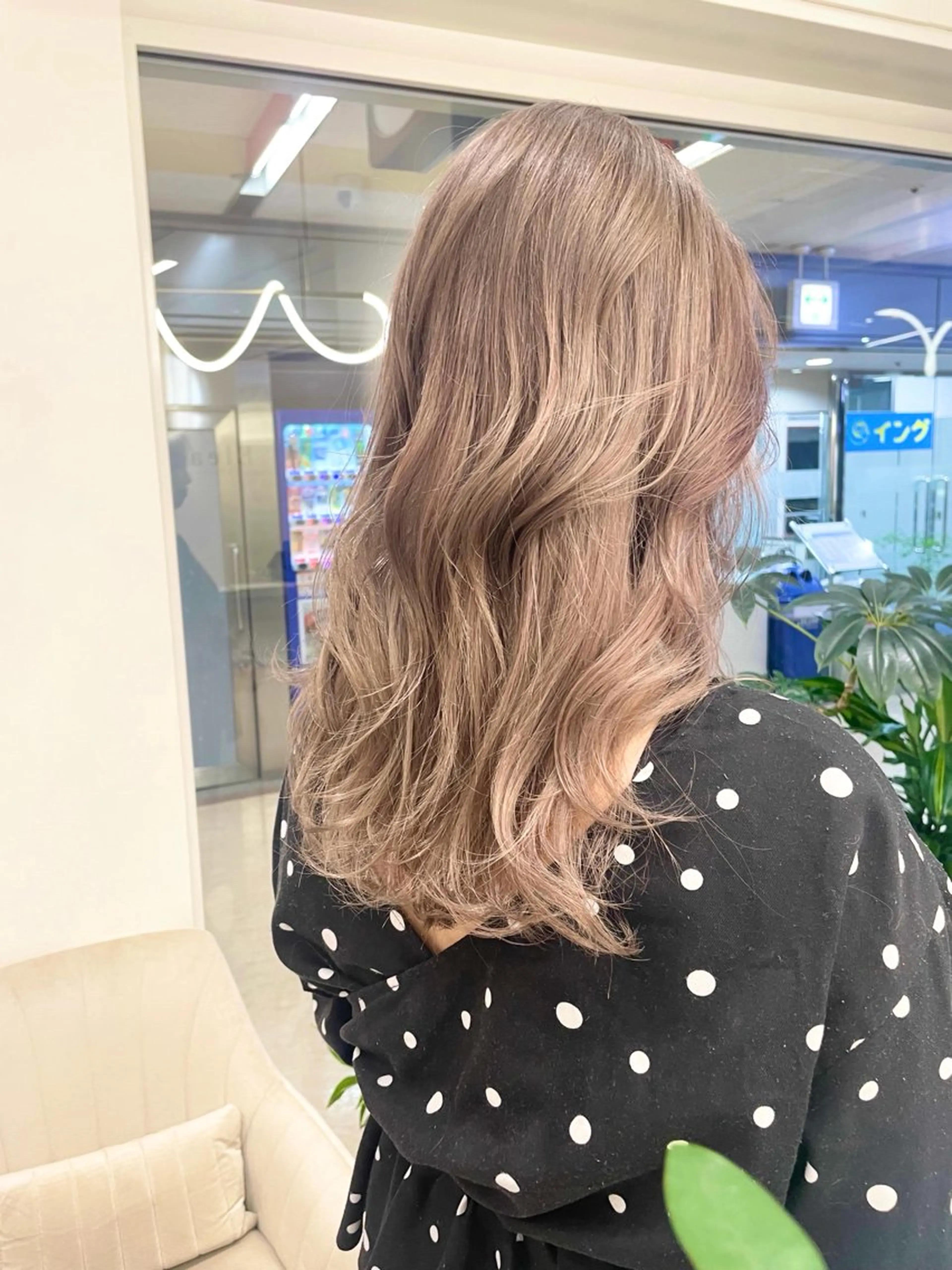 ロング カラー ベージュカラー ハイトーンカラー ミルクティーベージュ 🤍MIREA🤍 tocca茨木店のヘアスタイル