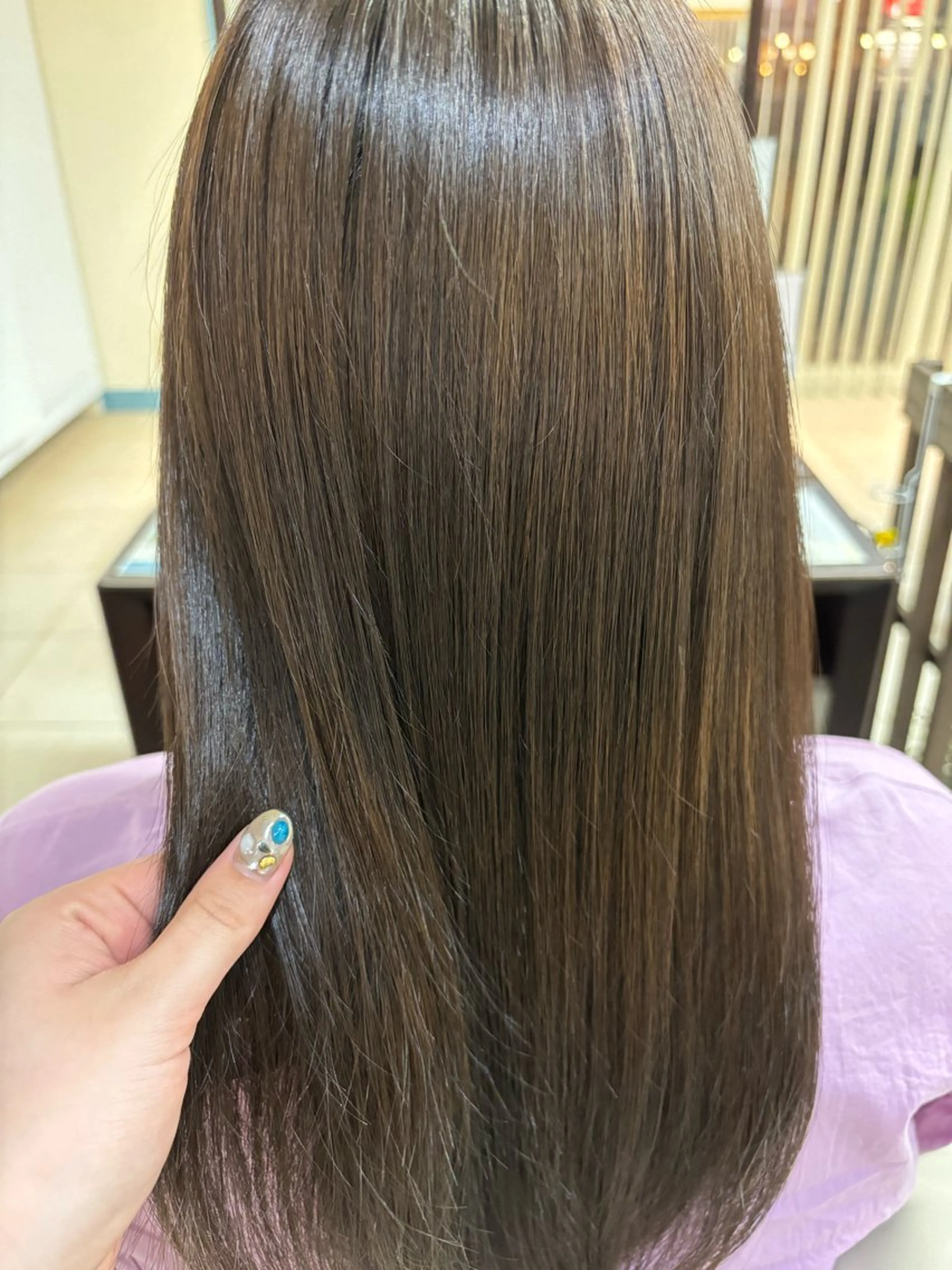 セミロング カラー 伊藤 杏奈のヘアスタイル