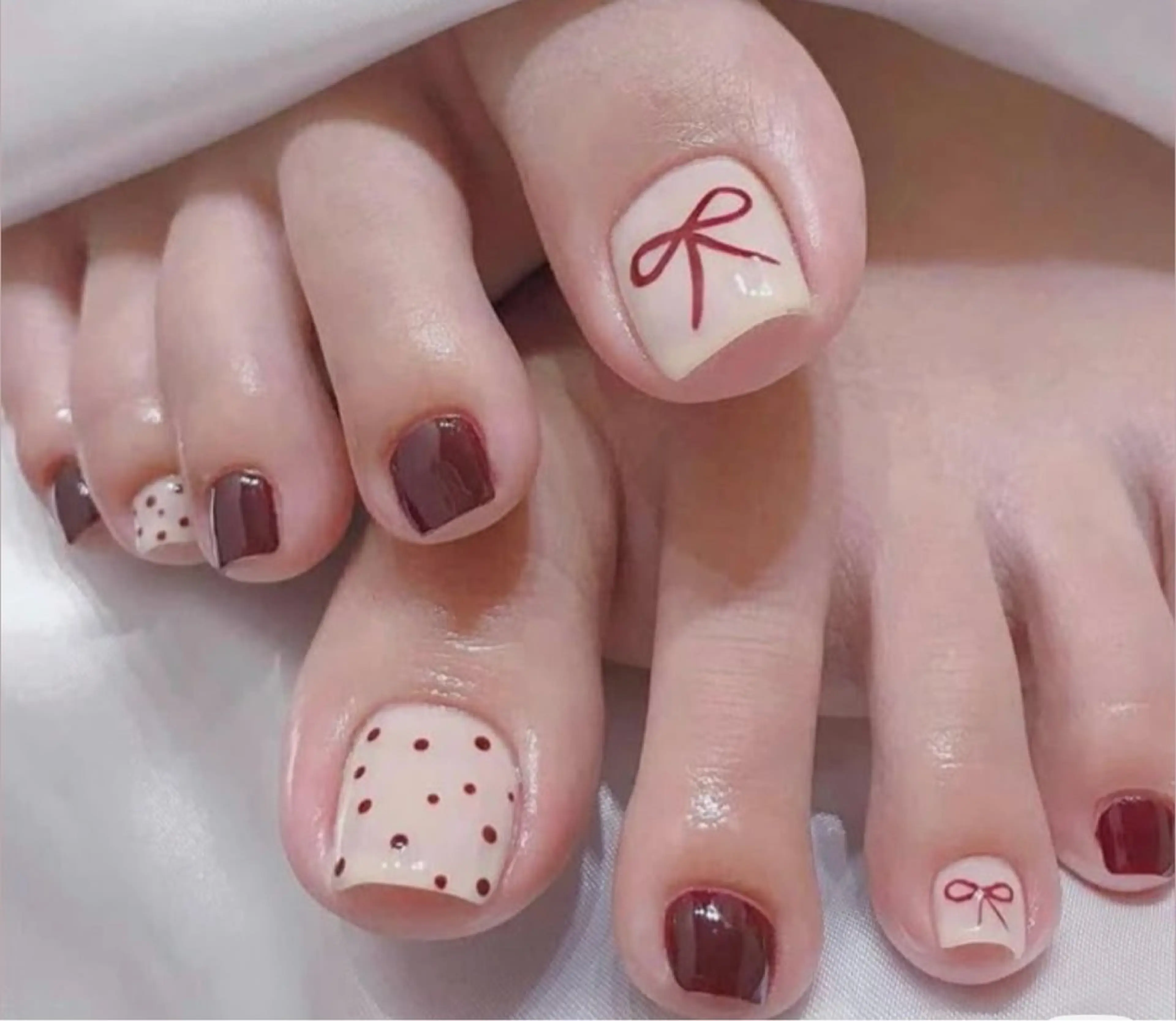 ネイル 長さ出し フットネイル フレンチネイル ジェルネイル マグネットネイル Kawaii Nail Salon所属・Kawaii-jp Tomisatoのネイルデザイン