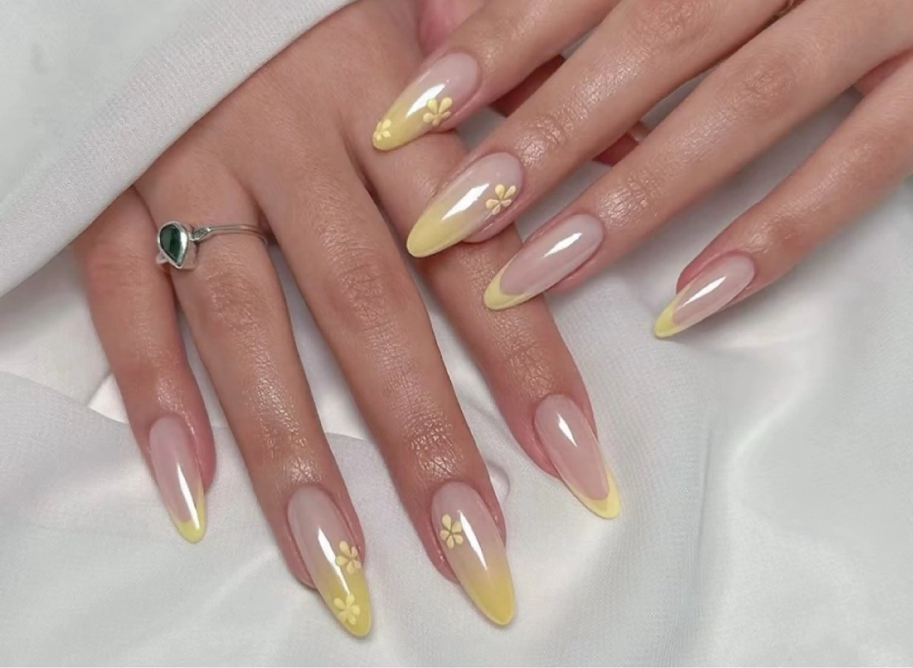 ネイル アートネイル オーロラネイル チークネイル フレンチネイル ガラスフレンチ 🎀🎀YooLi Nail Salonのネイルデザイン