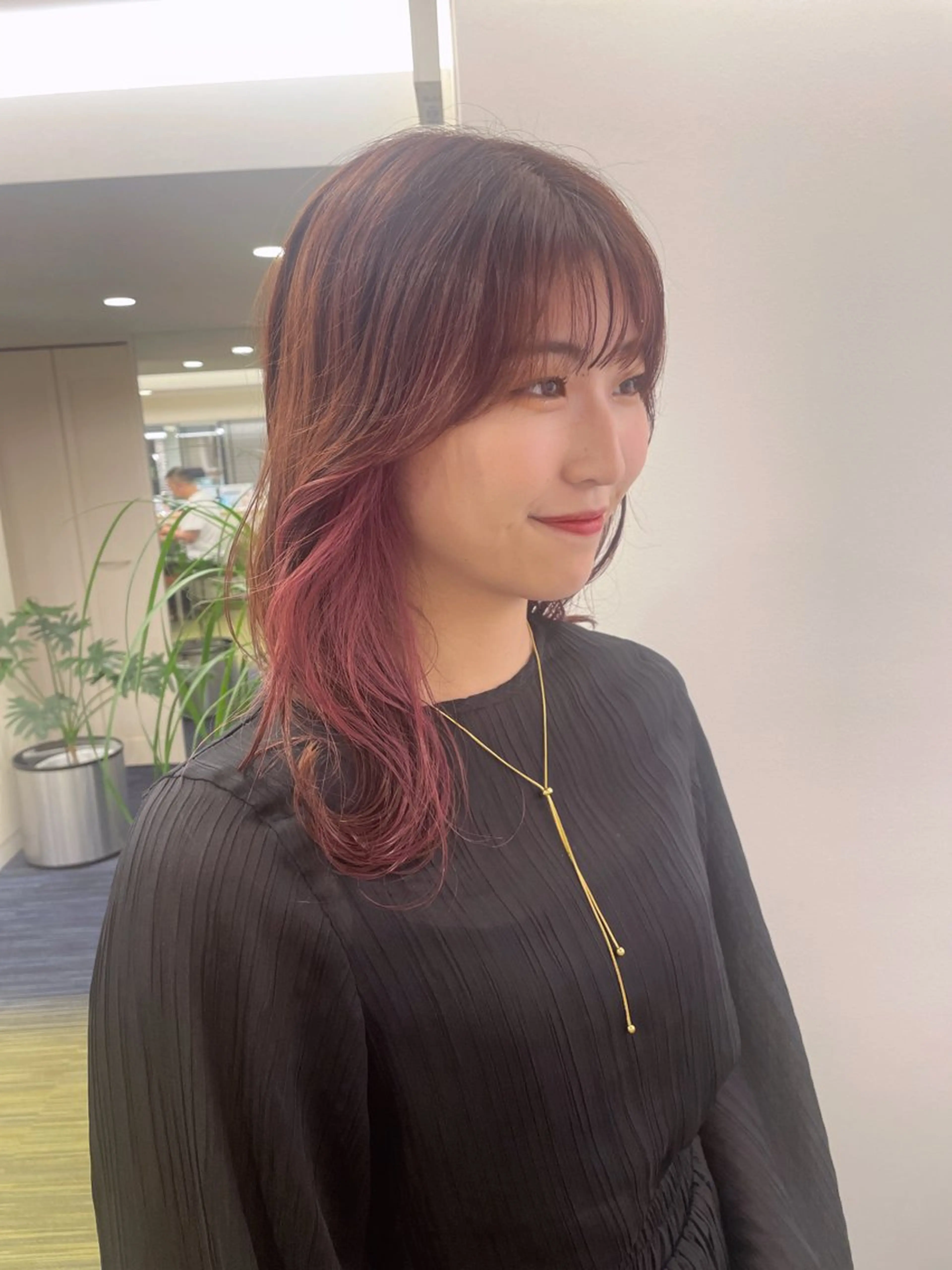 セミロング カラー ピンクカラー 髪質改善サロンLOUIMADNA栄店所属・🌈縮毛矯正特化 杉浦　夏生のヘアスタイル