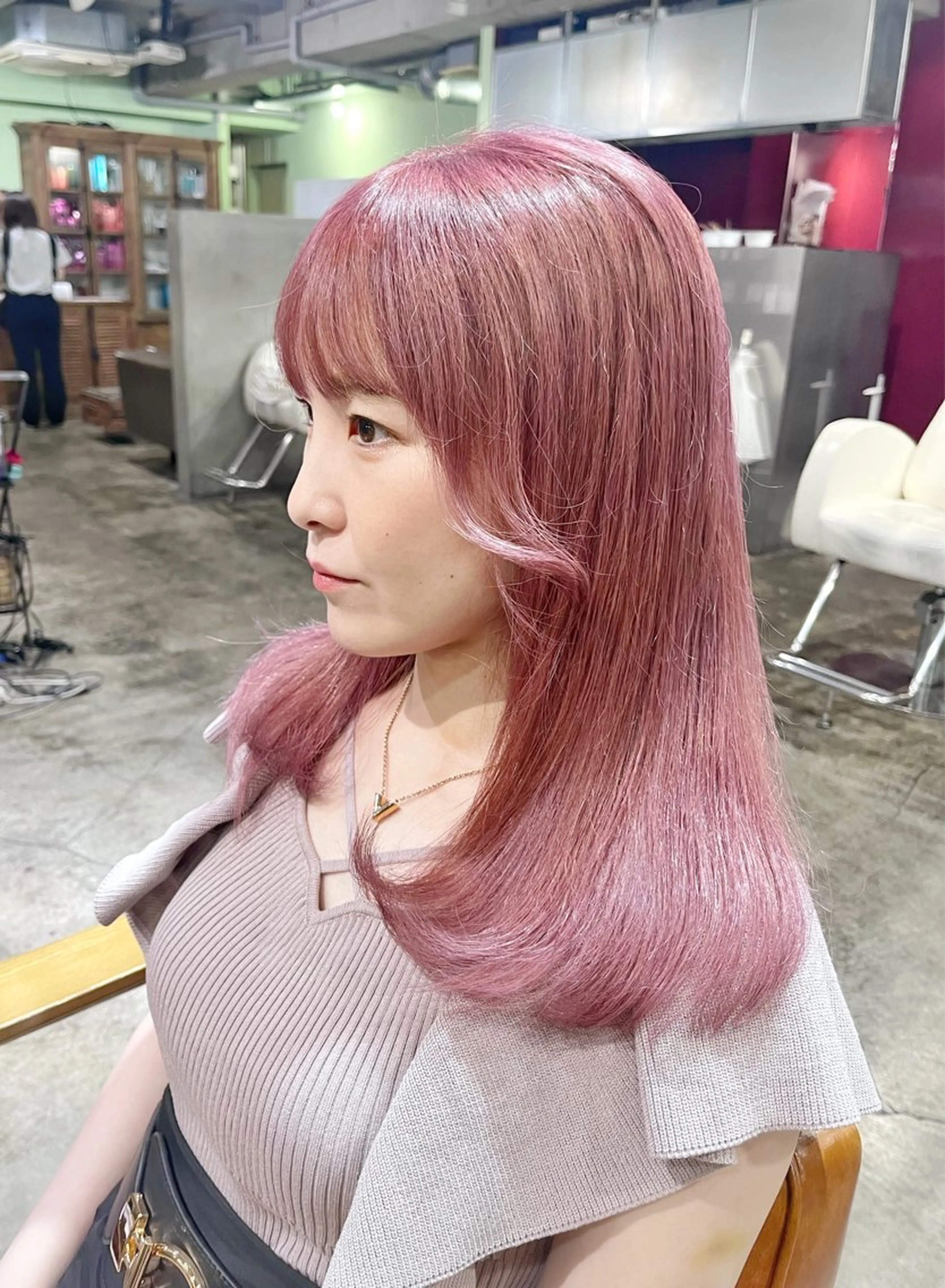 セミロング カラー ヘアアレンジ ブリーチ ヘアカラー ピンクカラー🩷 ヘアセットＮＯ.1のヘアスタイル
