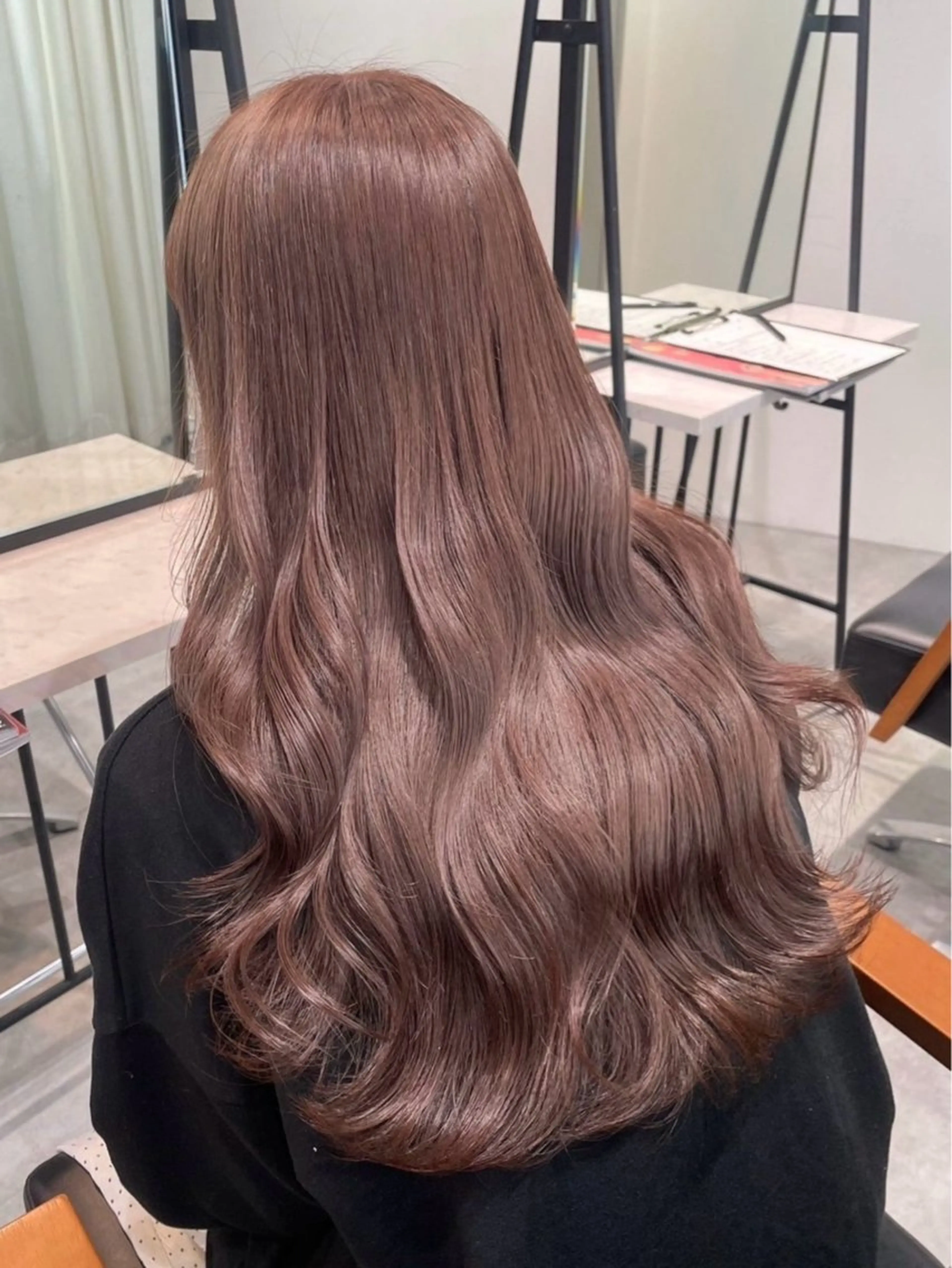 平日限定メニュー🩶【ブリーチなし髪質改善 Ｗカラー】ダメージを抑えながら明るく🎐✨（＋コテ巻き）の写真