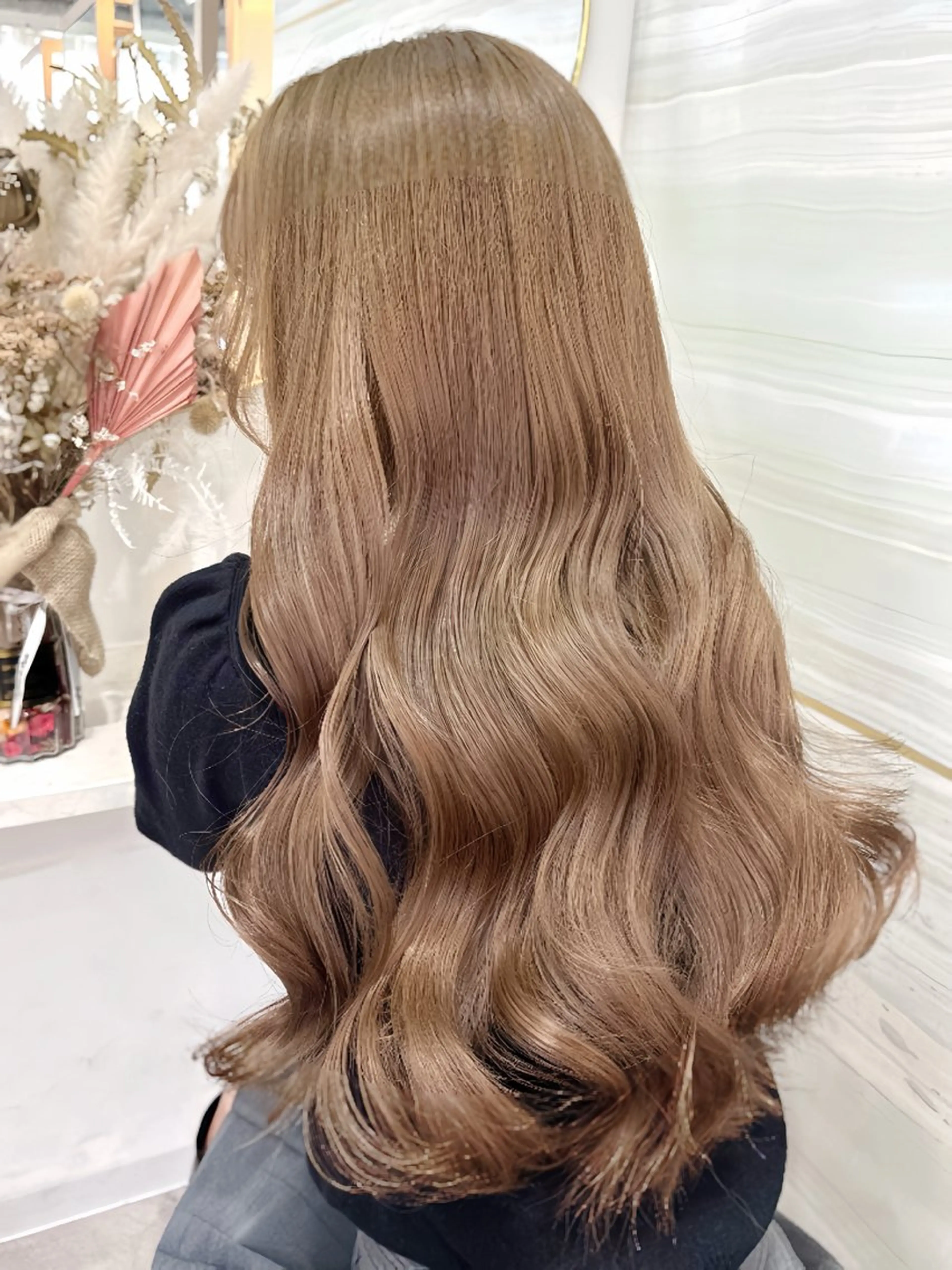 ロング カラー ベージュカラー ブリーチ ミルクティーベージュ 似合わせカット 🐈‍⬛momo🐾 lovisのヘアスタイル