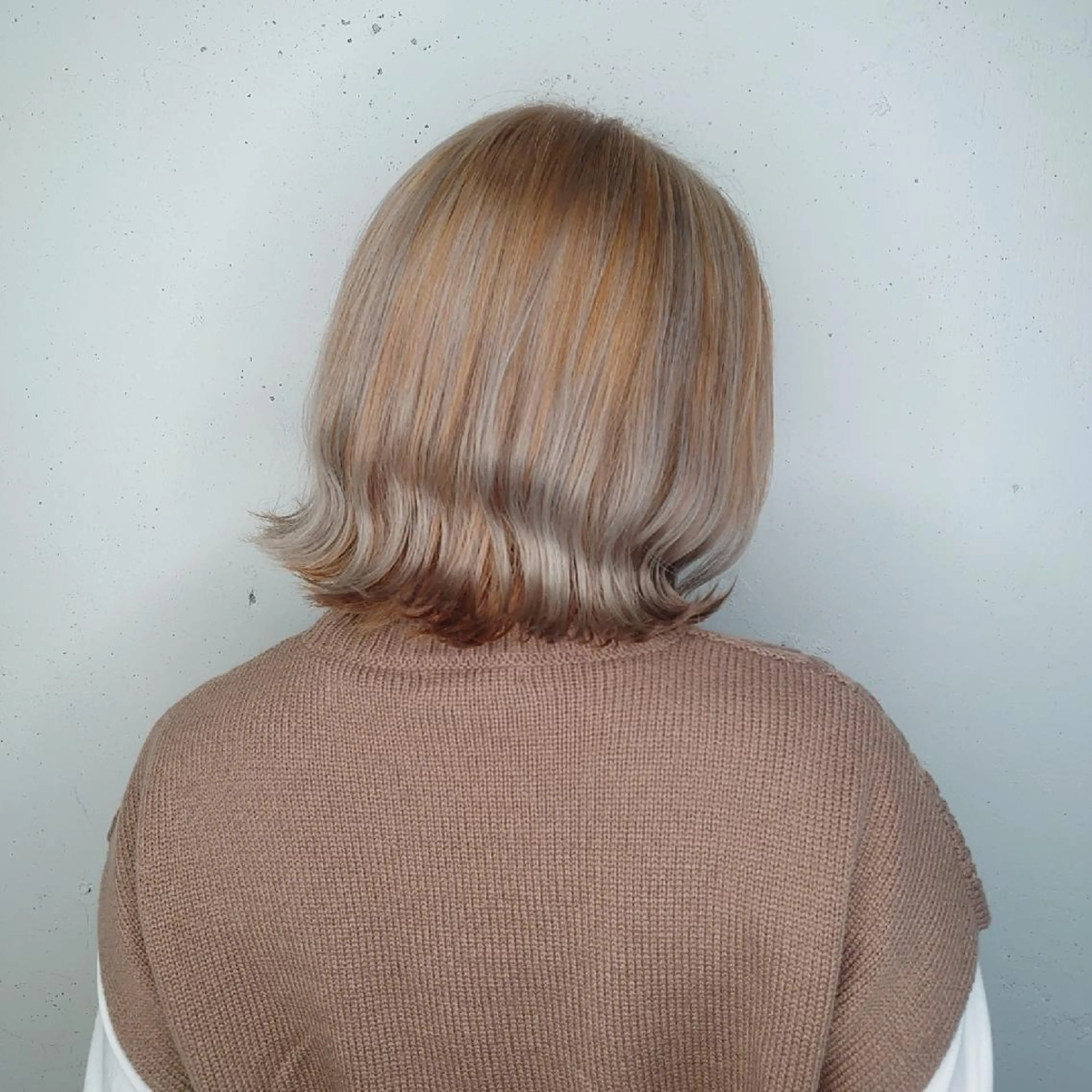 ショート カラー ベージュカラー デザインカラー グラデーションカラー ハイライトカラー ミルクティーベージュ E Komo hair所属・Wow❕E Komo hair 永井一輝のヘアスタイル