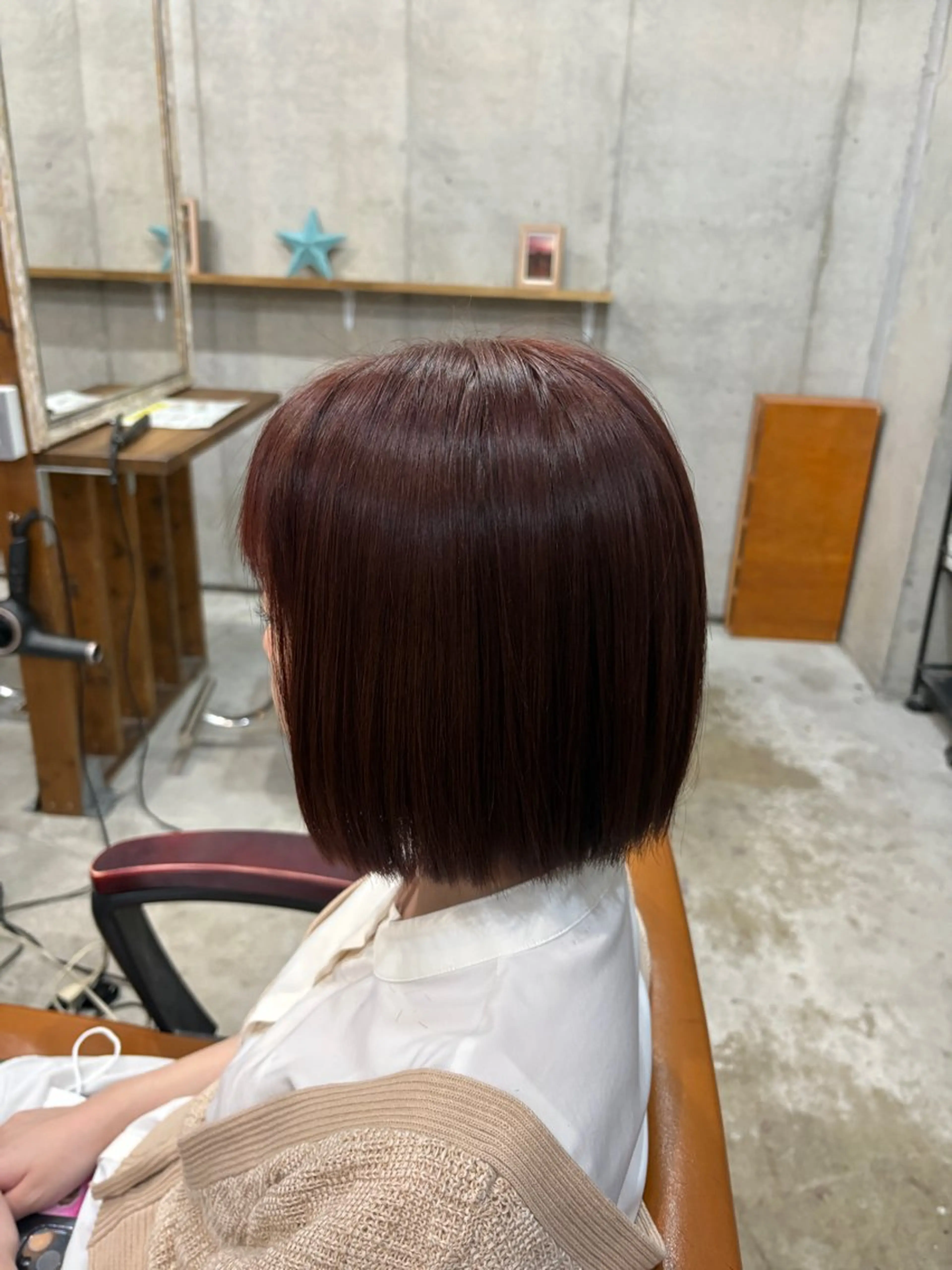 ミディアム 切りっぱなしボブ ボブ カット ヘアカラー Trip 香椎所属・Yukino/ 透明カラーのヘアスタイル