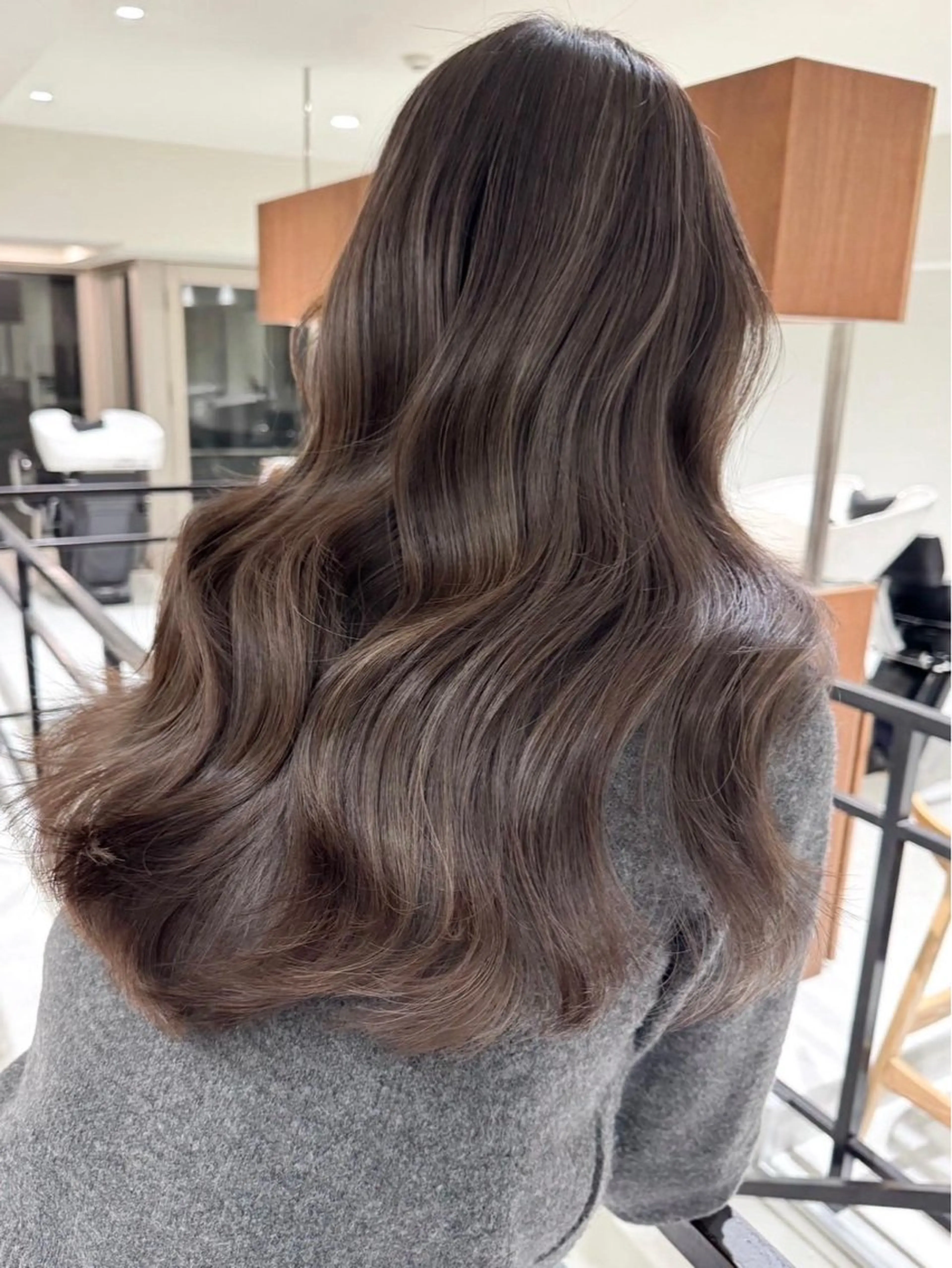 ロング カラー 大塚 加奈恵のヘアスタイル