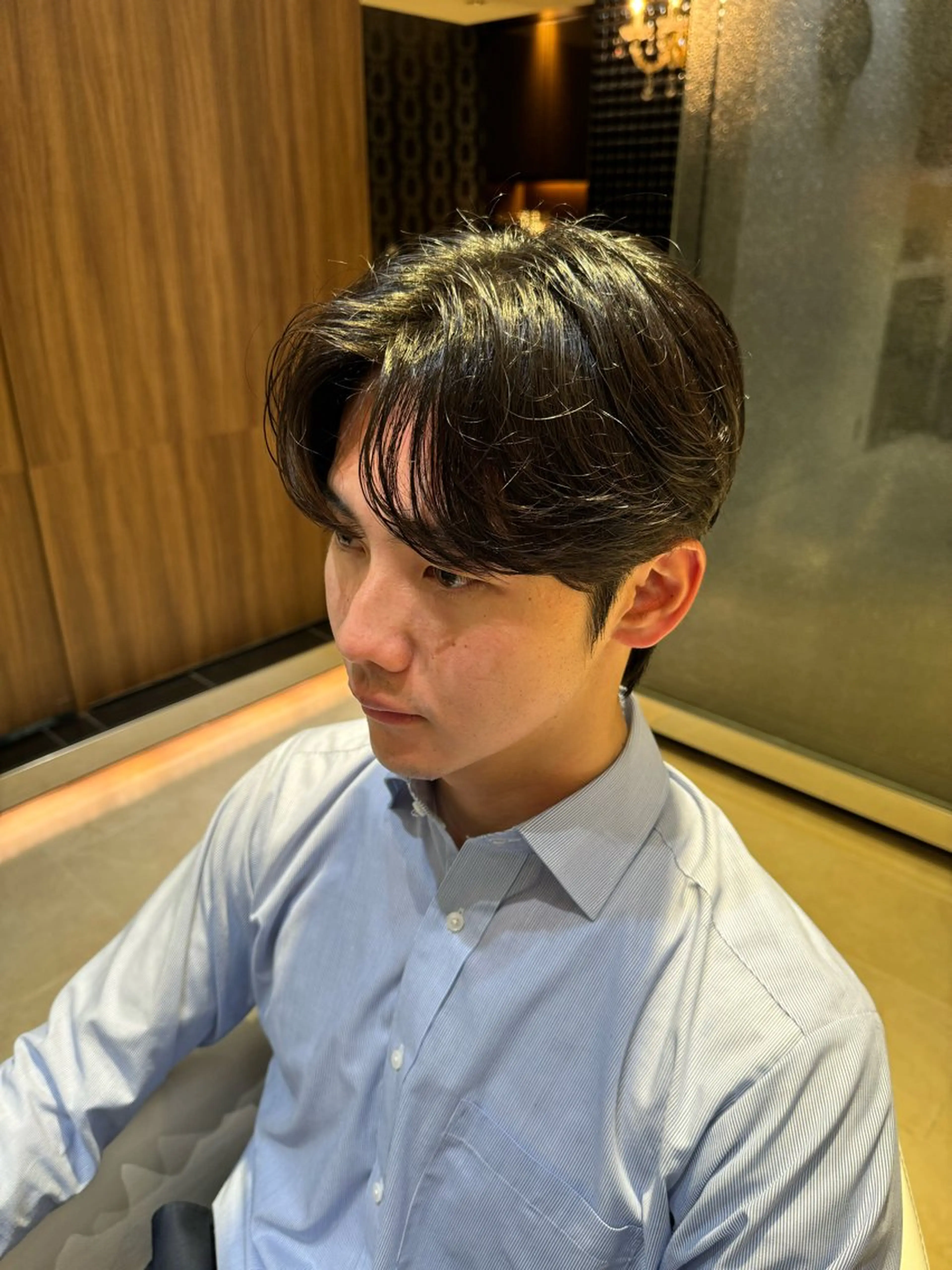 ショート パーマ メンズ センターパート コンマヘア ダウンパーマ カルマパーマ メンズ韓国風 KIM 🇰🇷 カルマ／ダウンパーマのヘアスタイル