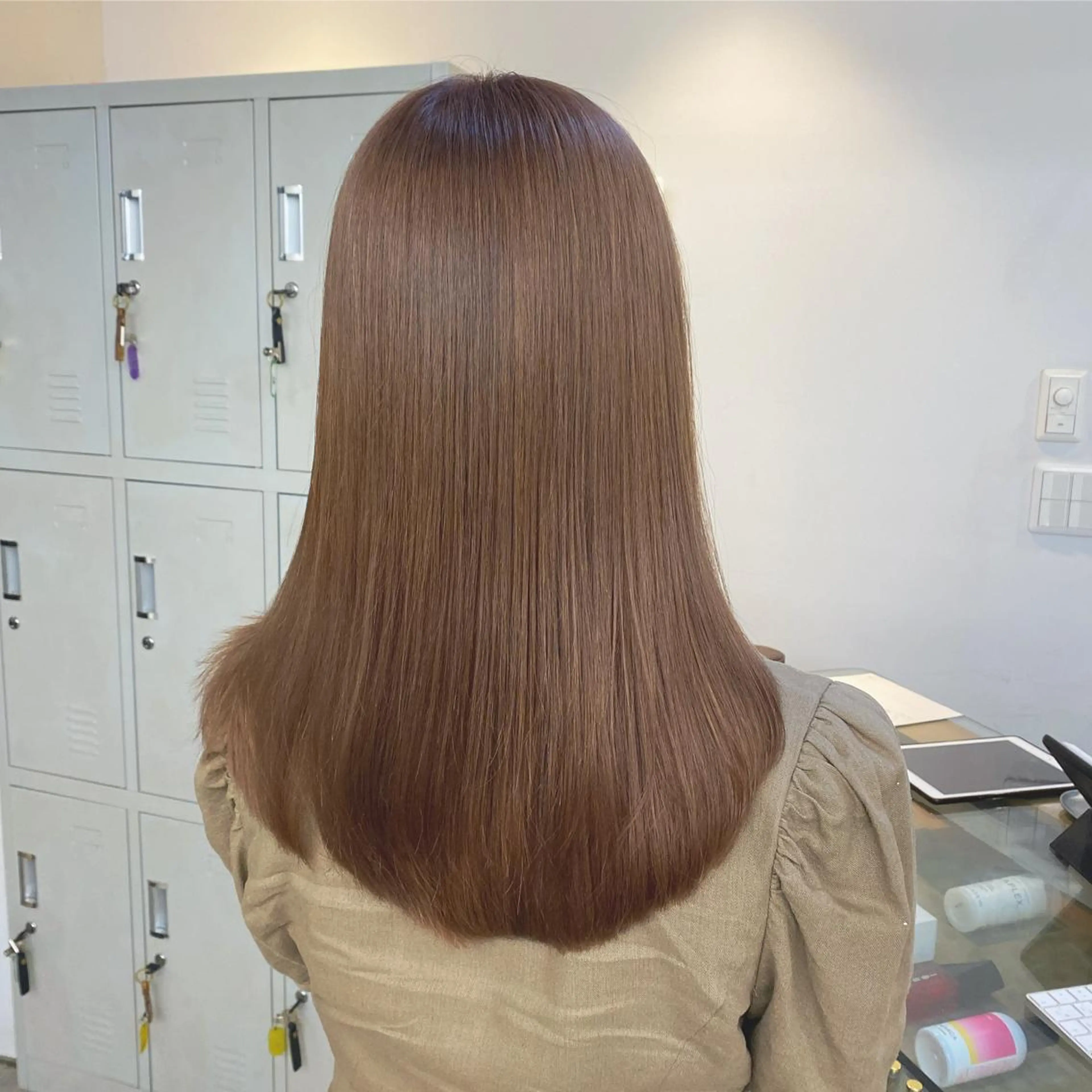 セミロング カラー パーマ ヘアアレンジ メンズ キッズ ネイル マツエク・マツパ アイブロウ 暖色系/透明感 治野心のヘアスタイル