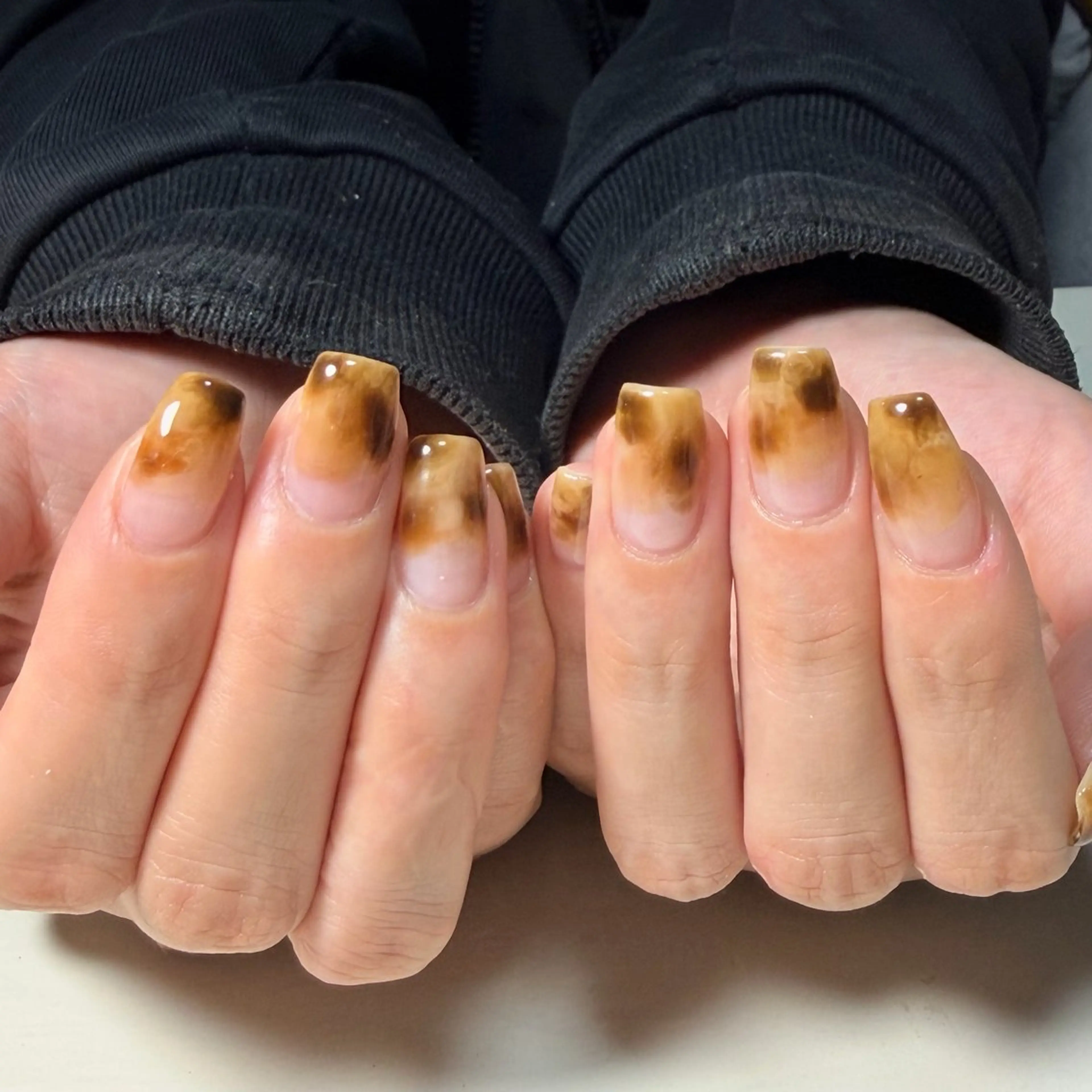 ネイル べっ甲ネイル グラデーション ニュアンスネイル ハンドネイル soleil所属・舞鶴 奈々美のネイルデザイン