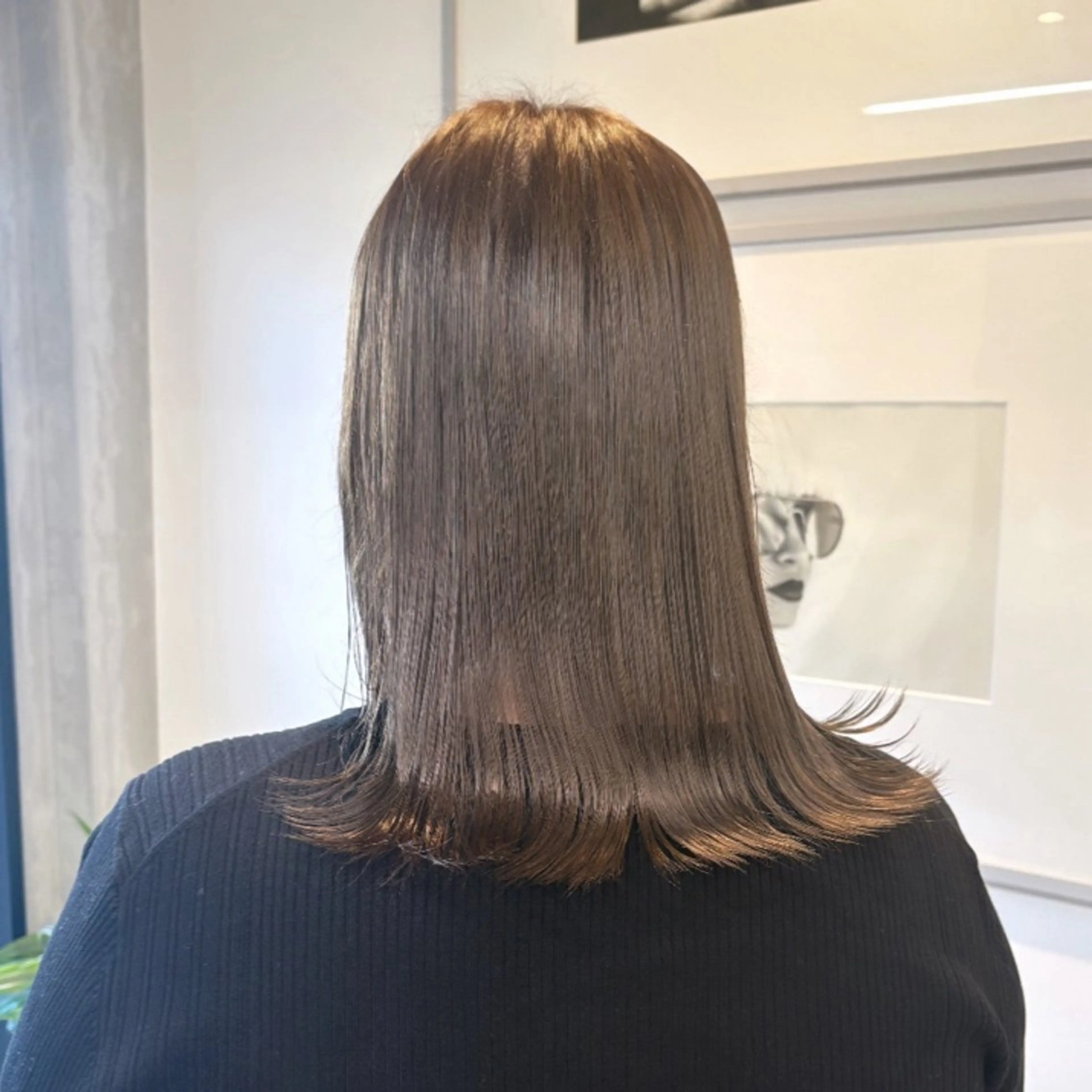 ミディアム カラー ベージュカラー ブリーチ 透明感カラー グレージュ ブリーチなしカラー ヘアカラー トリートメント ヘッドスパ ヘアセット カジュアルを女っぽく 𝗮𝘆𝗮𝗰𝗼のヘアスタイル