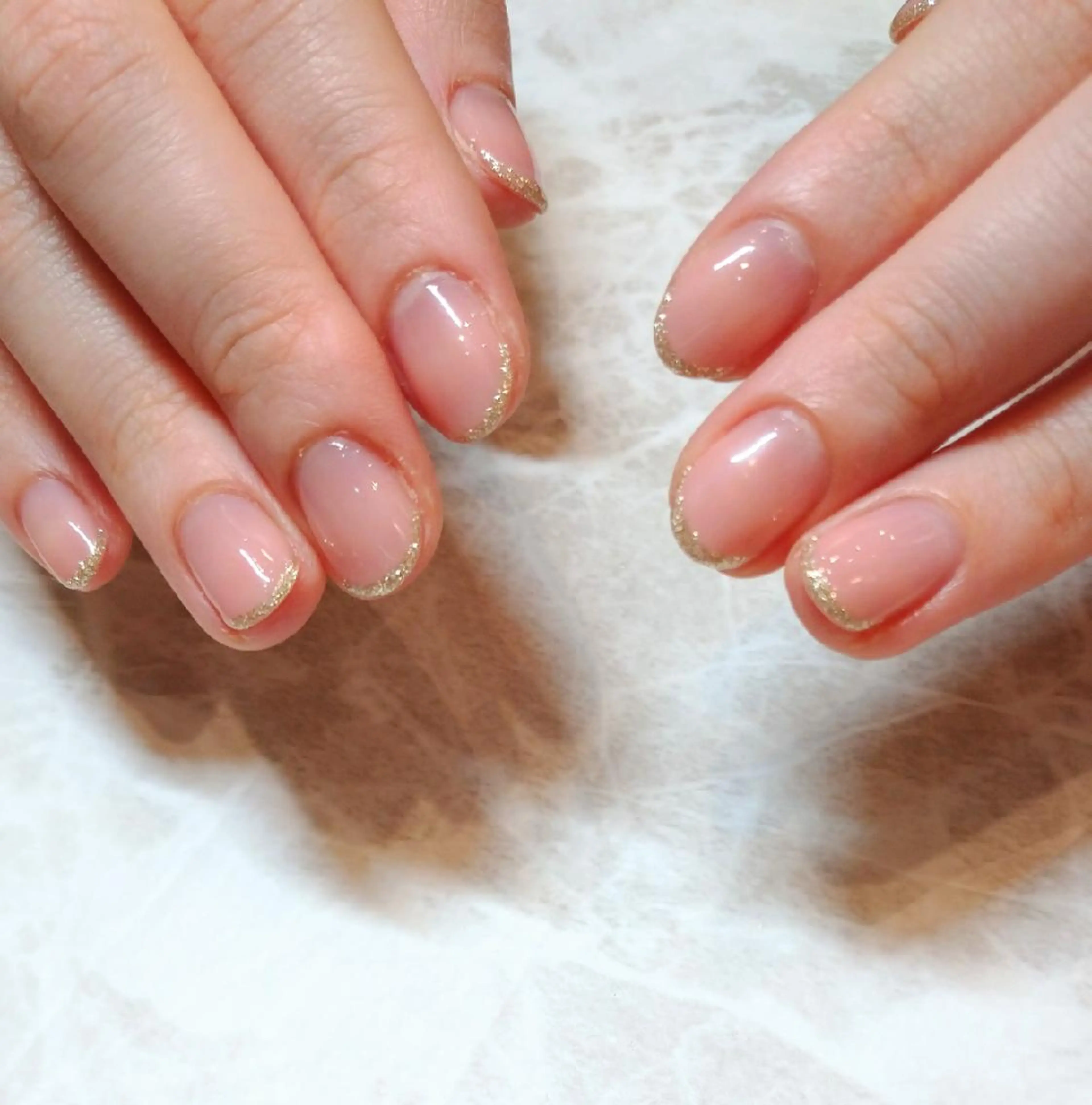 ネイル ジェルネイル グラデーション ラメ(グリッター) オフィスネイル ワンカラーネイル ハンドネイル 會田 瑠衣のネイルデザイン