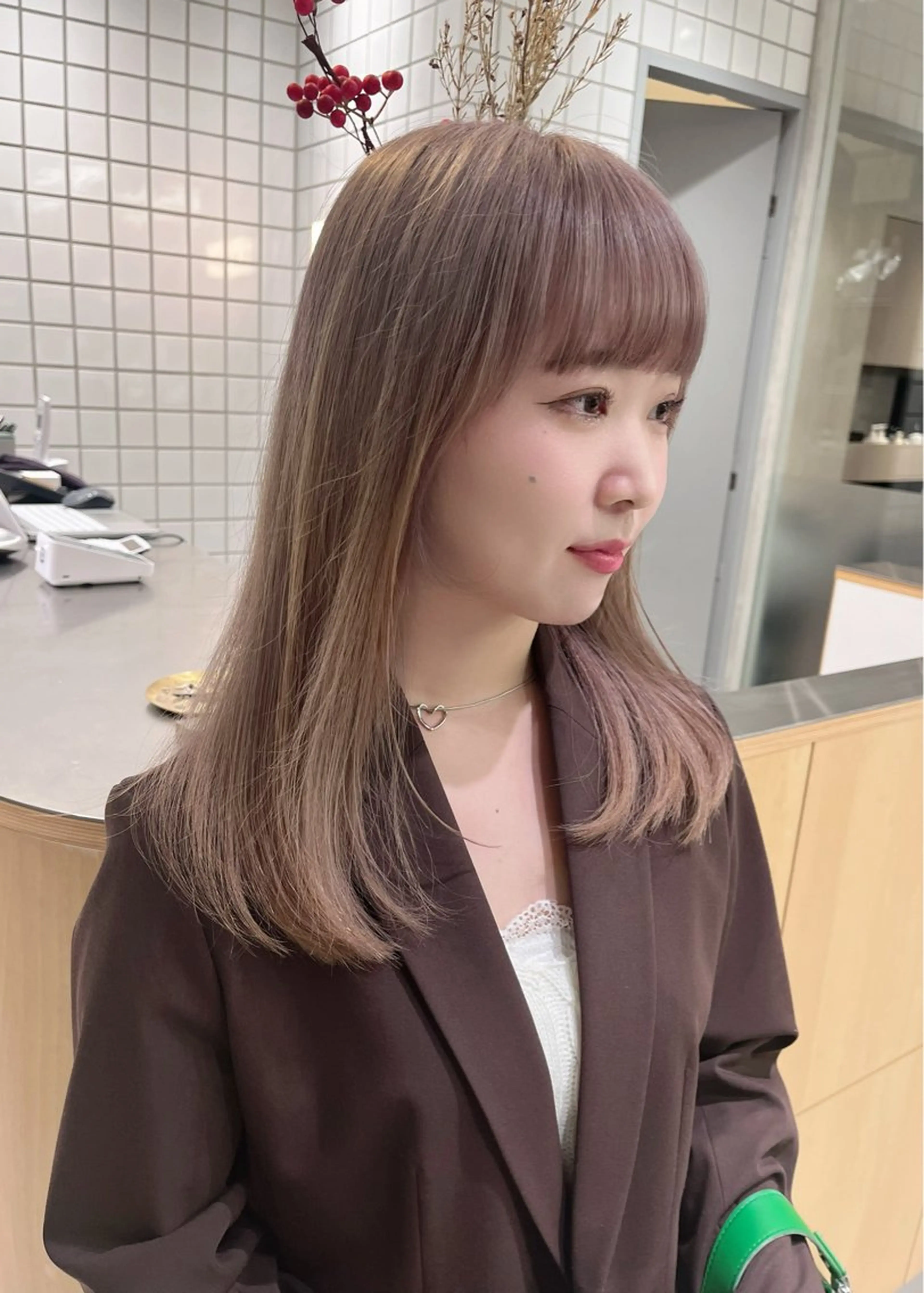 セミロング カラー ベージュカラー ブリーチ ミルクティーベージュ 原宿パーマ kazuのヘアスタイル