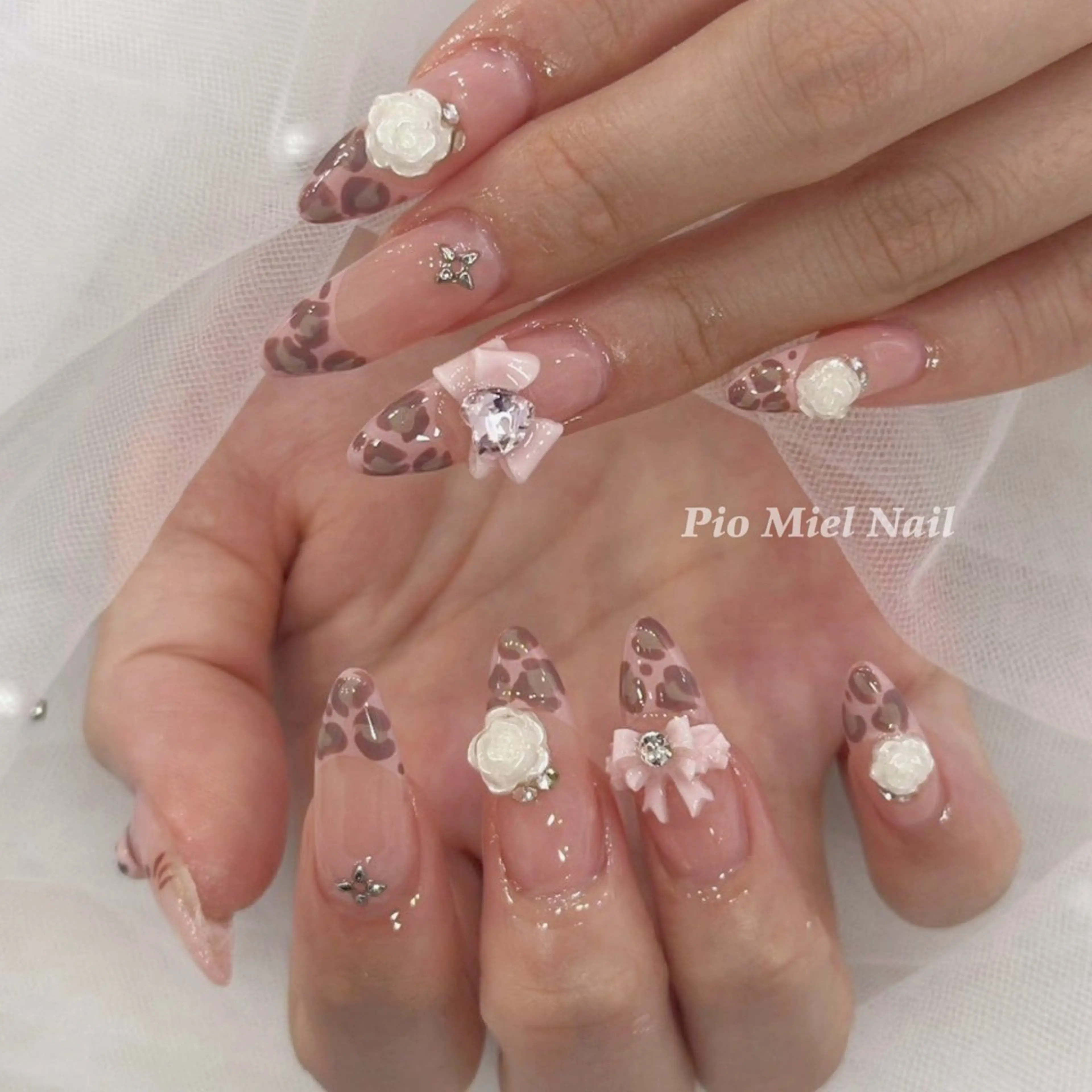 ネイル アニマル柄 長さ出し フラワーネイル ジェルネイル ガーリー ハンドネイル HANA 長さだしのネイルデザイン