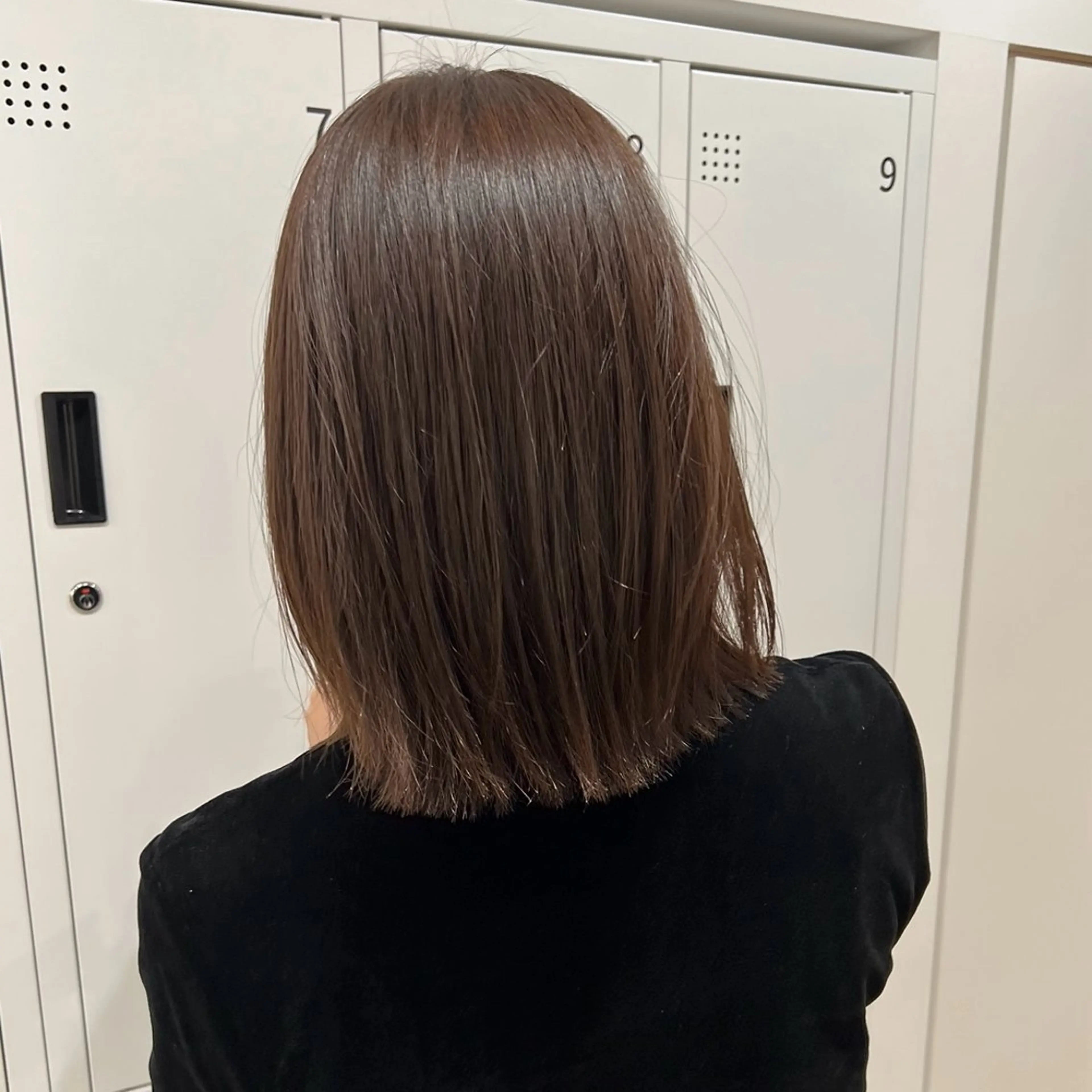 ミディアム カラー グレージュ 外ハネヘア カット knowhow京都所属・三宅 昌太のヘアスタイル