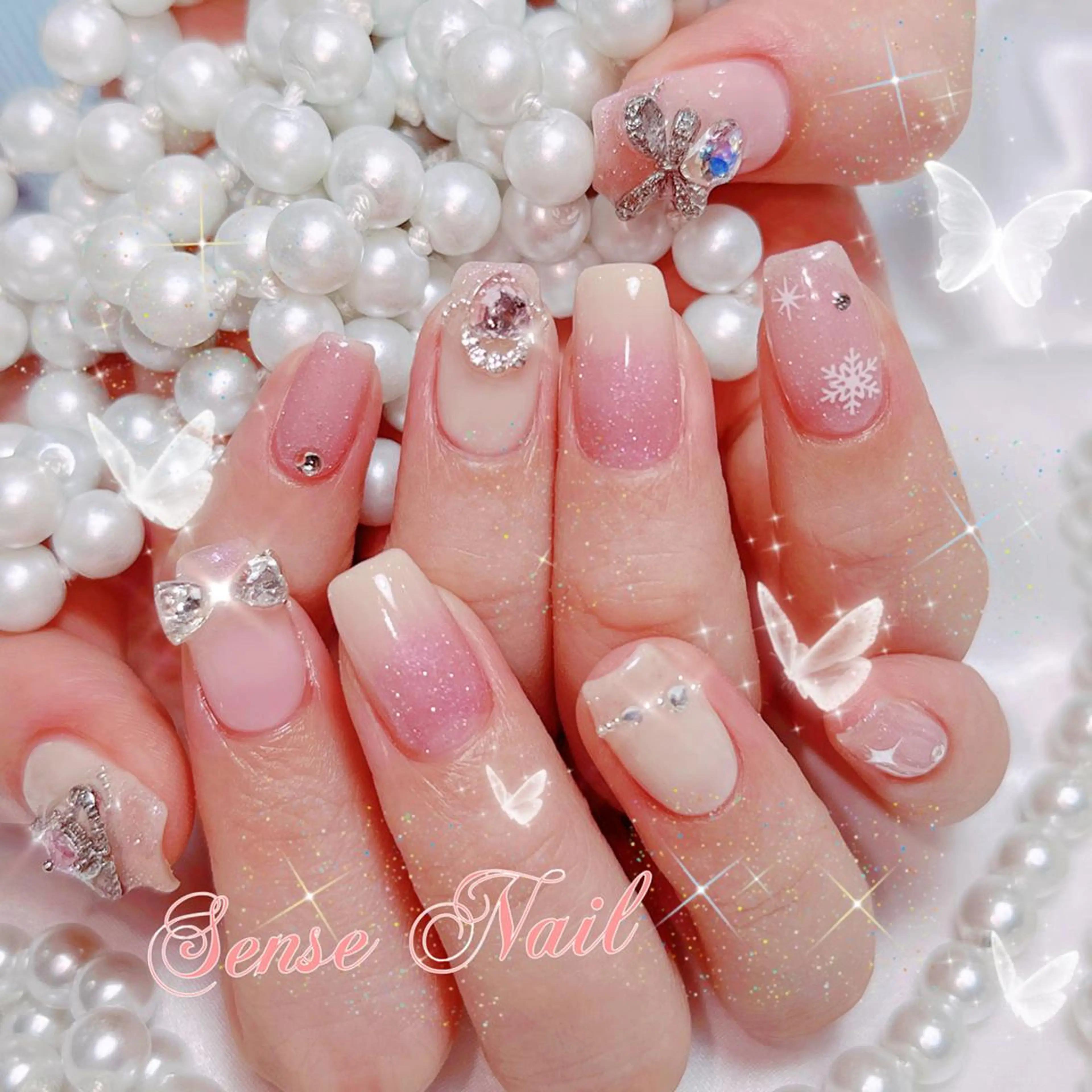 ネイル ハンドネイル ハンドケア Queenie 🦋のネイルデザイン