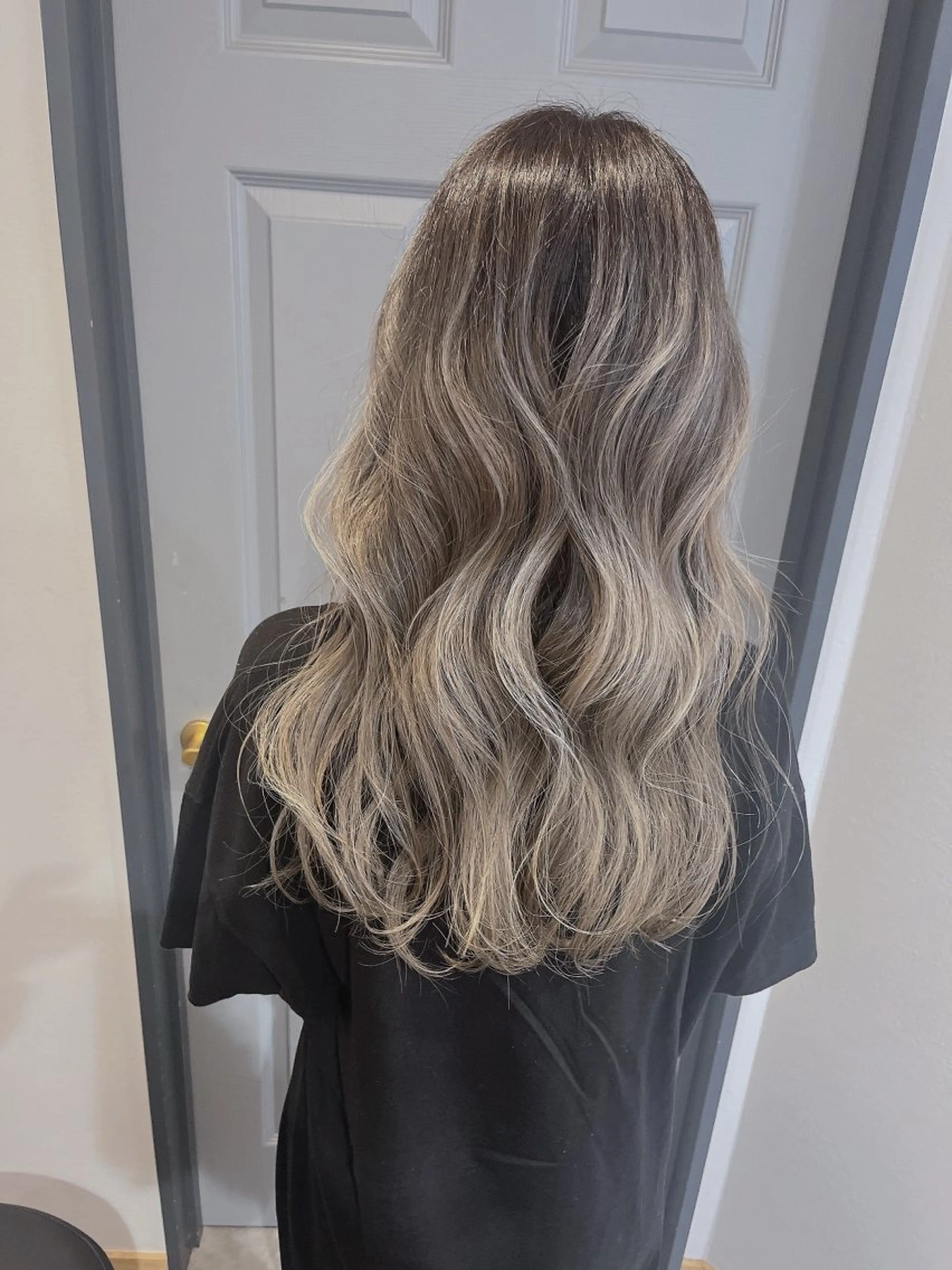 ロング カット ヘアカラー 緒方 つばさのヘアスタイル