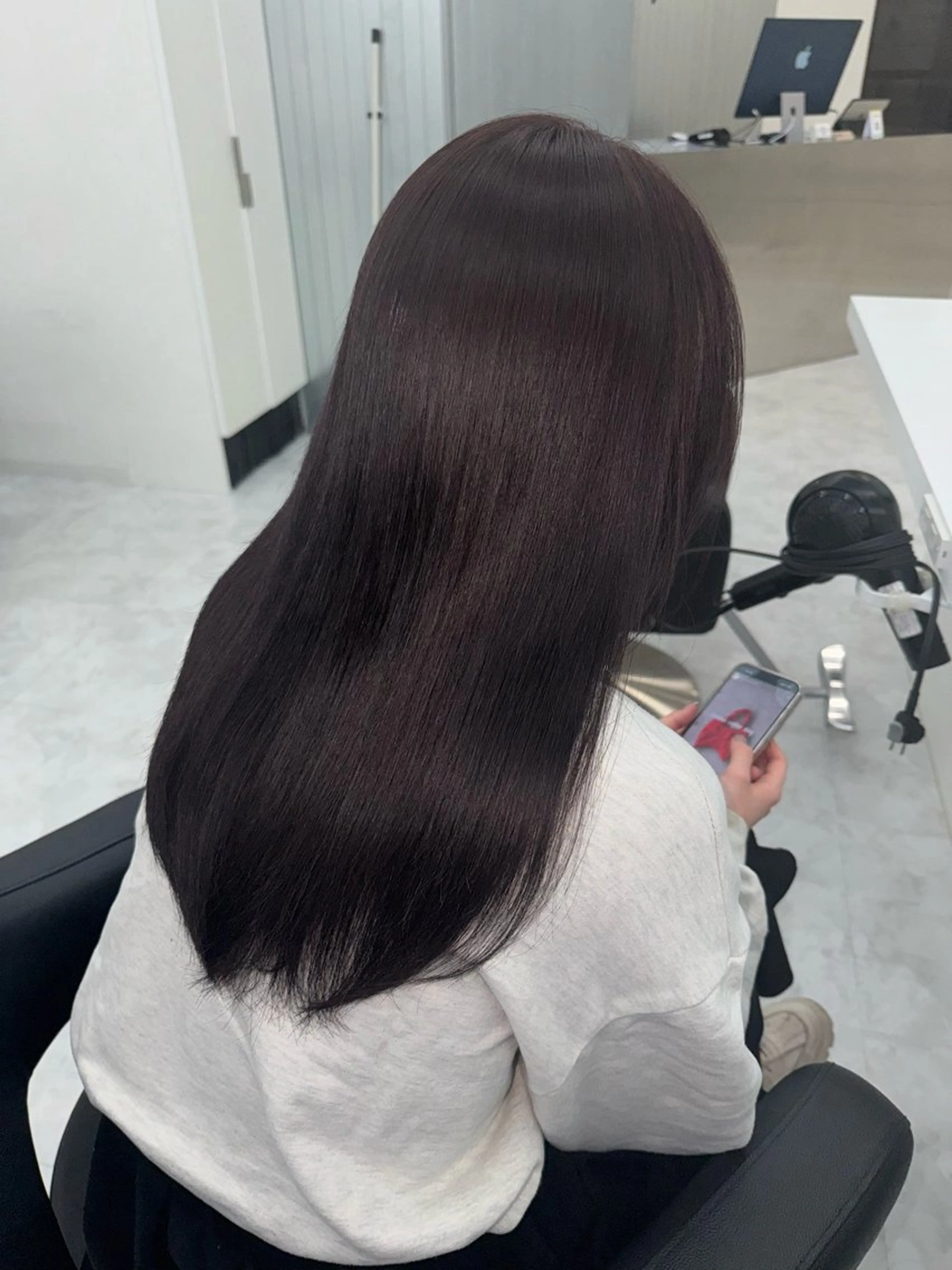 ロング カラー 🩶niina 暗髪韓国系カラー🩶のヘアスタイル