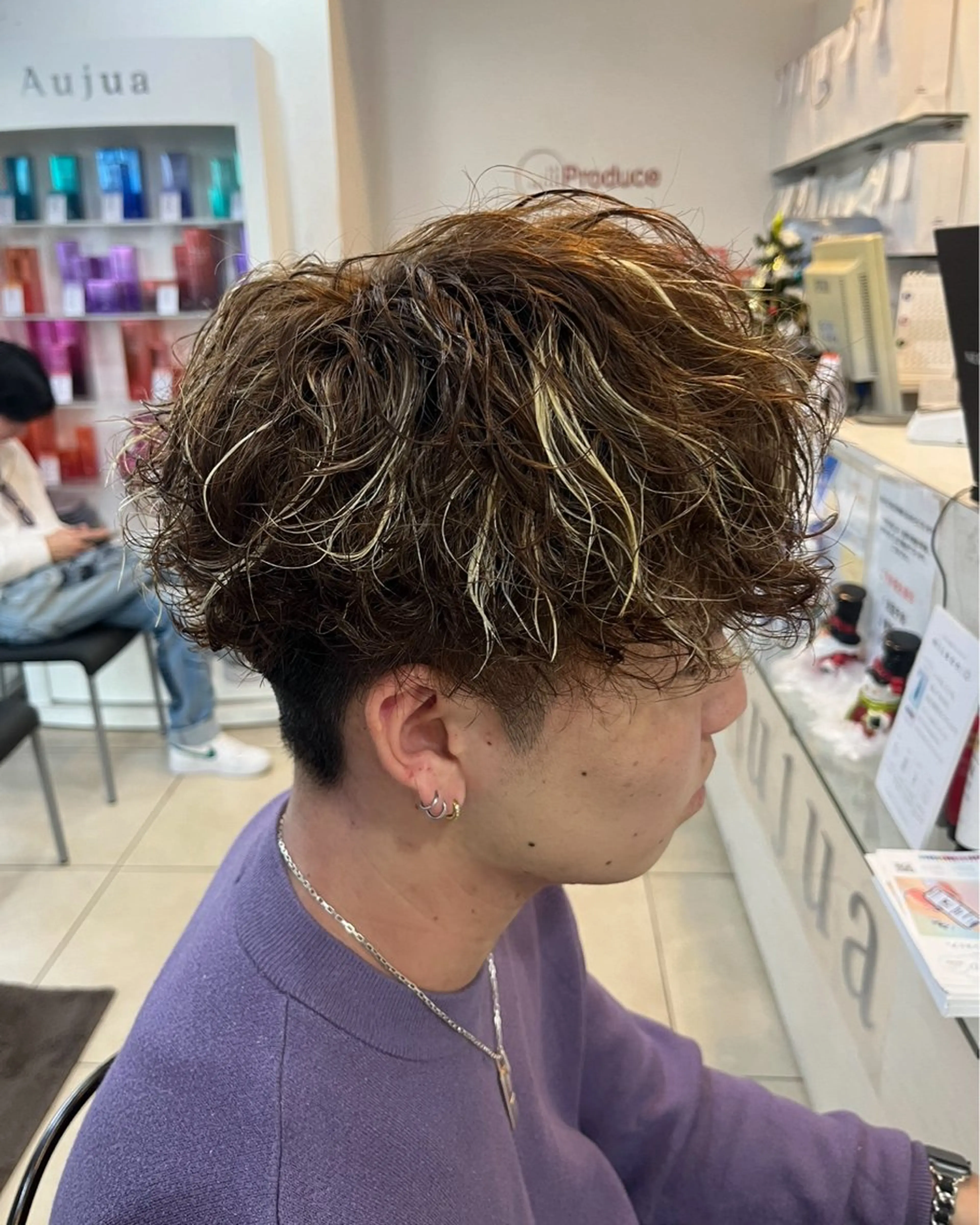 ショート パーマ メンズ メンズハイライト メンズパーマ ハイライト スパイラルパーマ カット ヘアカラー パーマ カルマ・ニュアンス パーマ　須田龍世のヘアスタイル