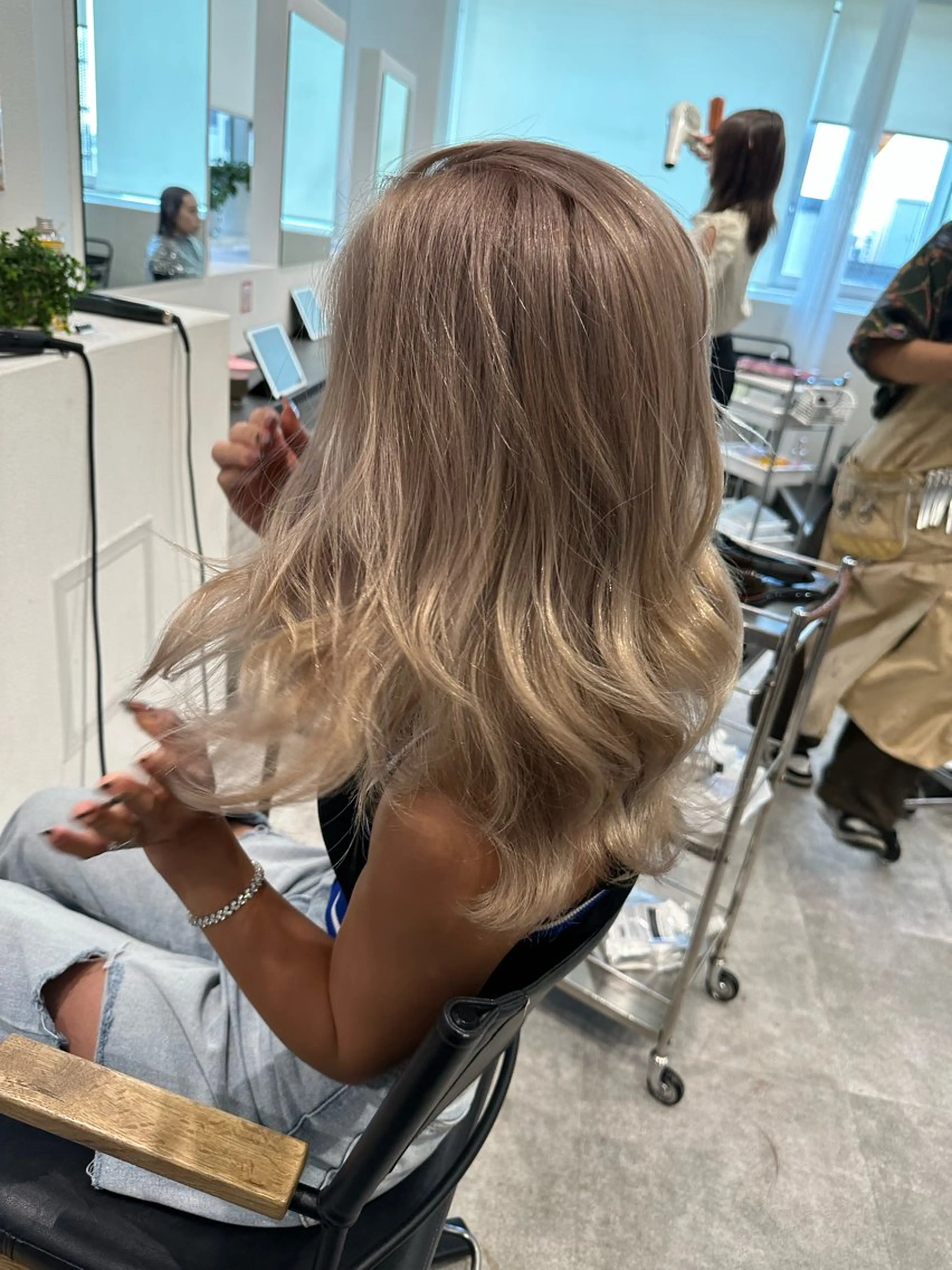 ミディアム カラー ショートボブ アディクシーカラー バレイヤージュ ブリーチ ケアブリーチ カット ヘアカラー トリートメント JIL BLAN 京都のヘアスタイル