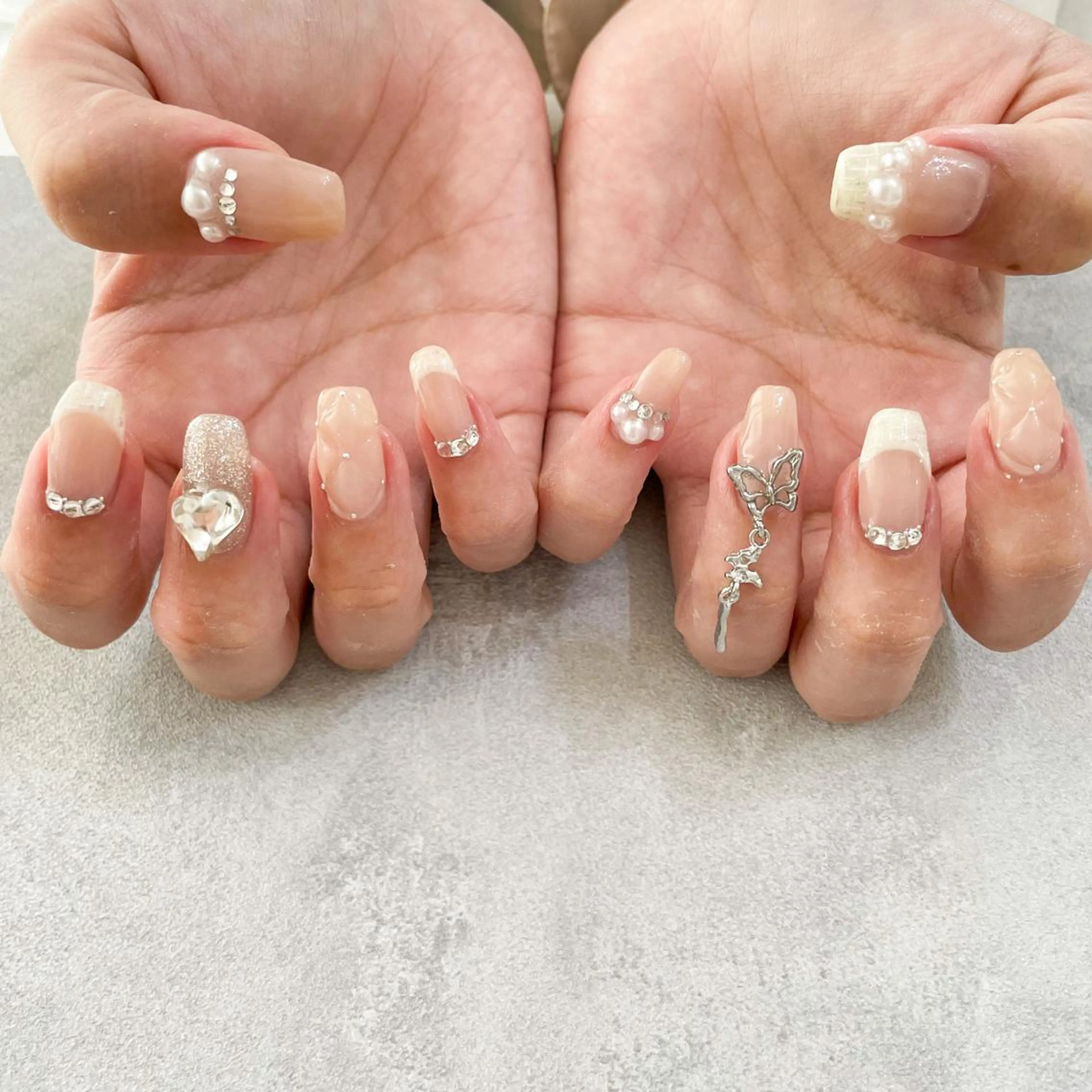 ネイル ハンドネイル ゴテゴテ💙ワンホン リオナのネイルデザイン