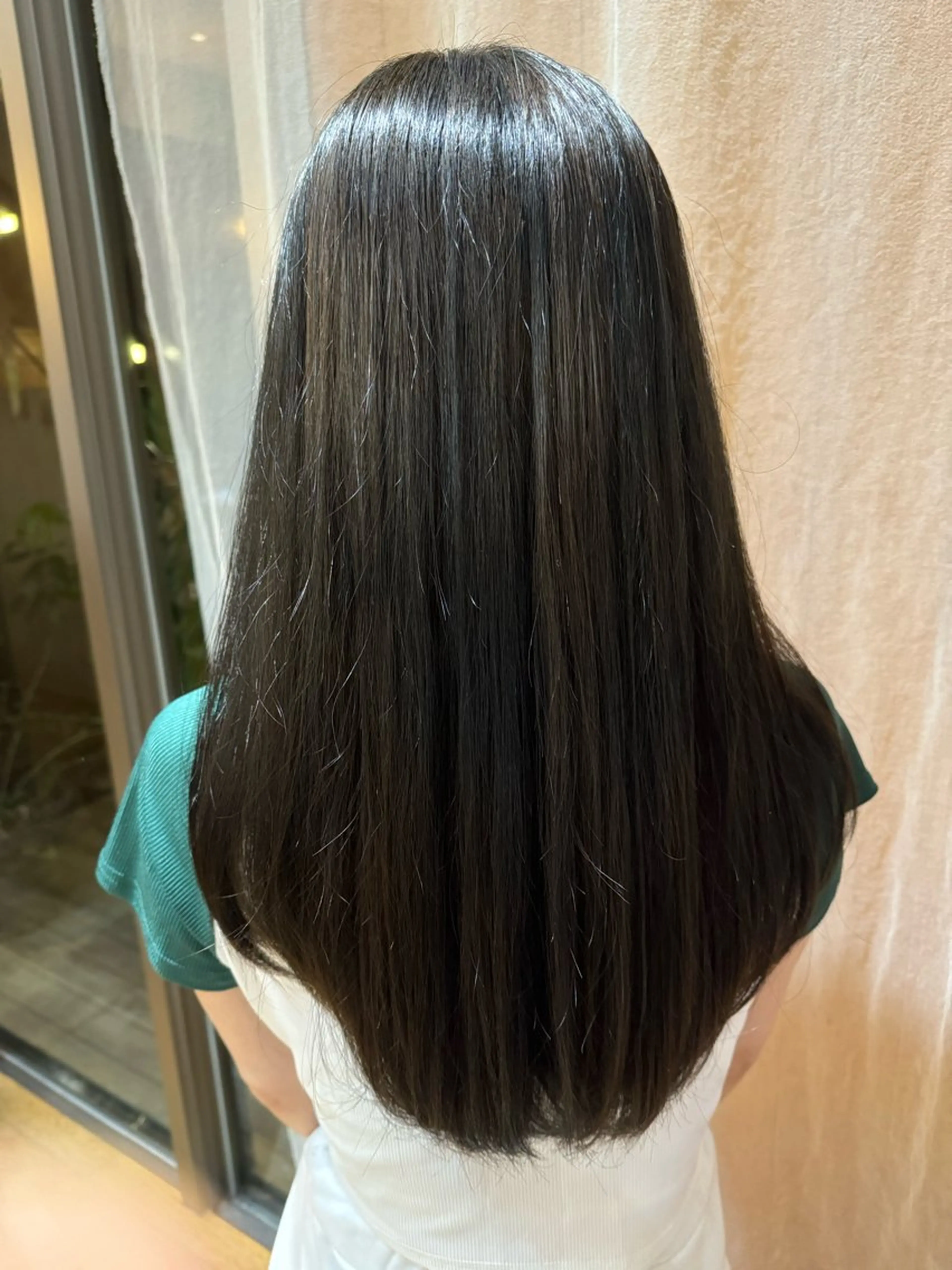 カラー オリーブカラー ヘアカラー 八巻星理夏 モデルさん募集中のヘアスタイル