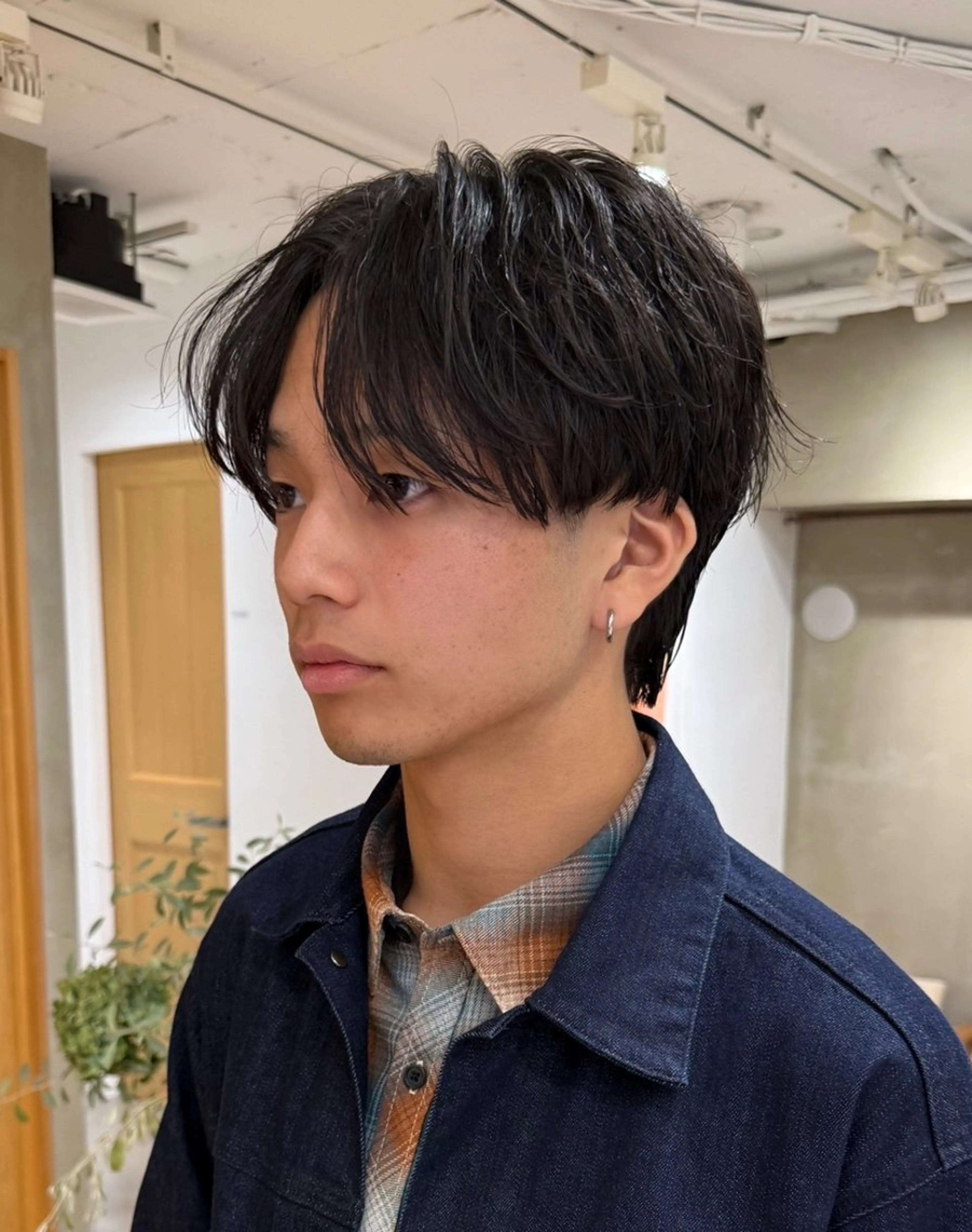 ミディアム パーマ メンズ カット パーマ トリートメント センターパート 田形清流のヘアスタイル