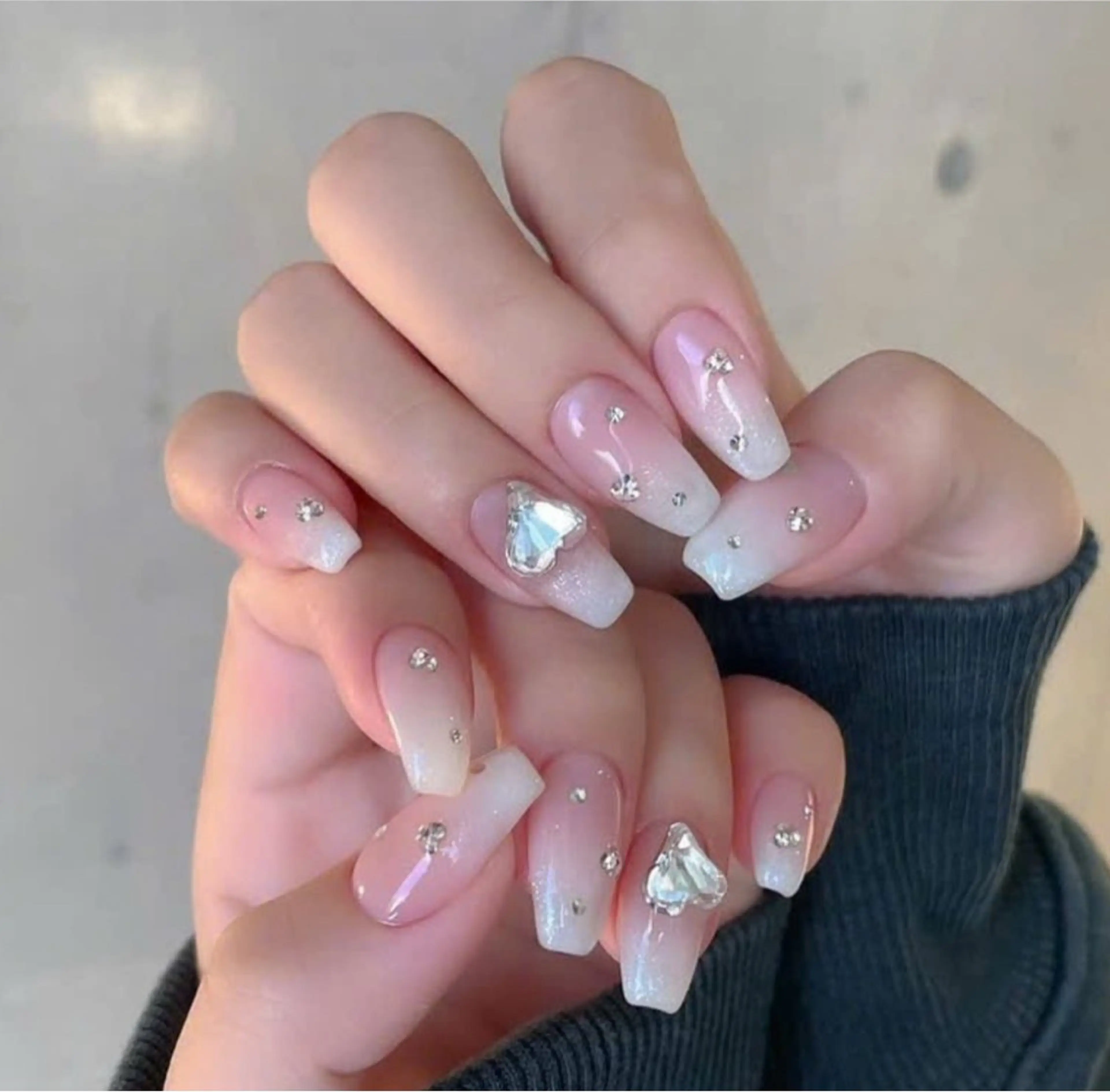 ネイル アニマル柄 オーロラネイル チークネイル フラッシュネイル ジェルネイル ハンドネイル Lyna Nail のネイルデザイン