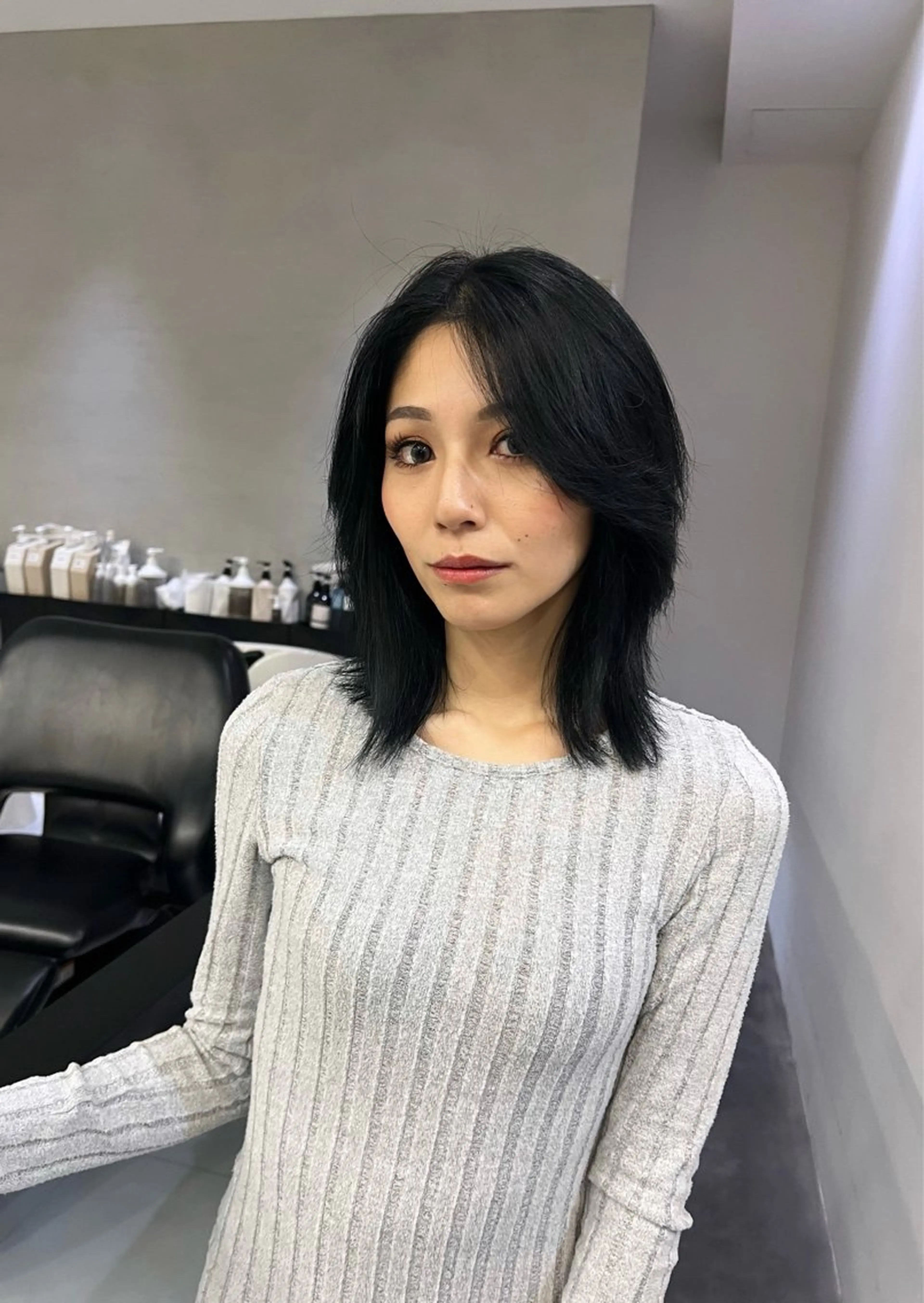 ミディアム レイヤーカット RITZY所属・RITZY ヒヨリのヘアスタイル