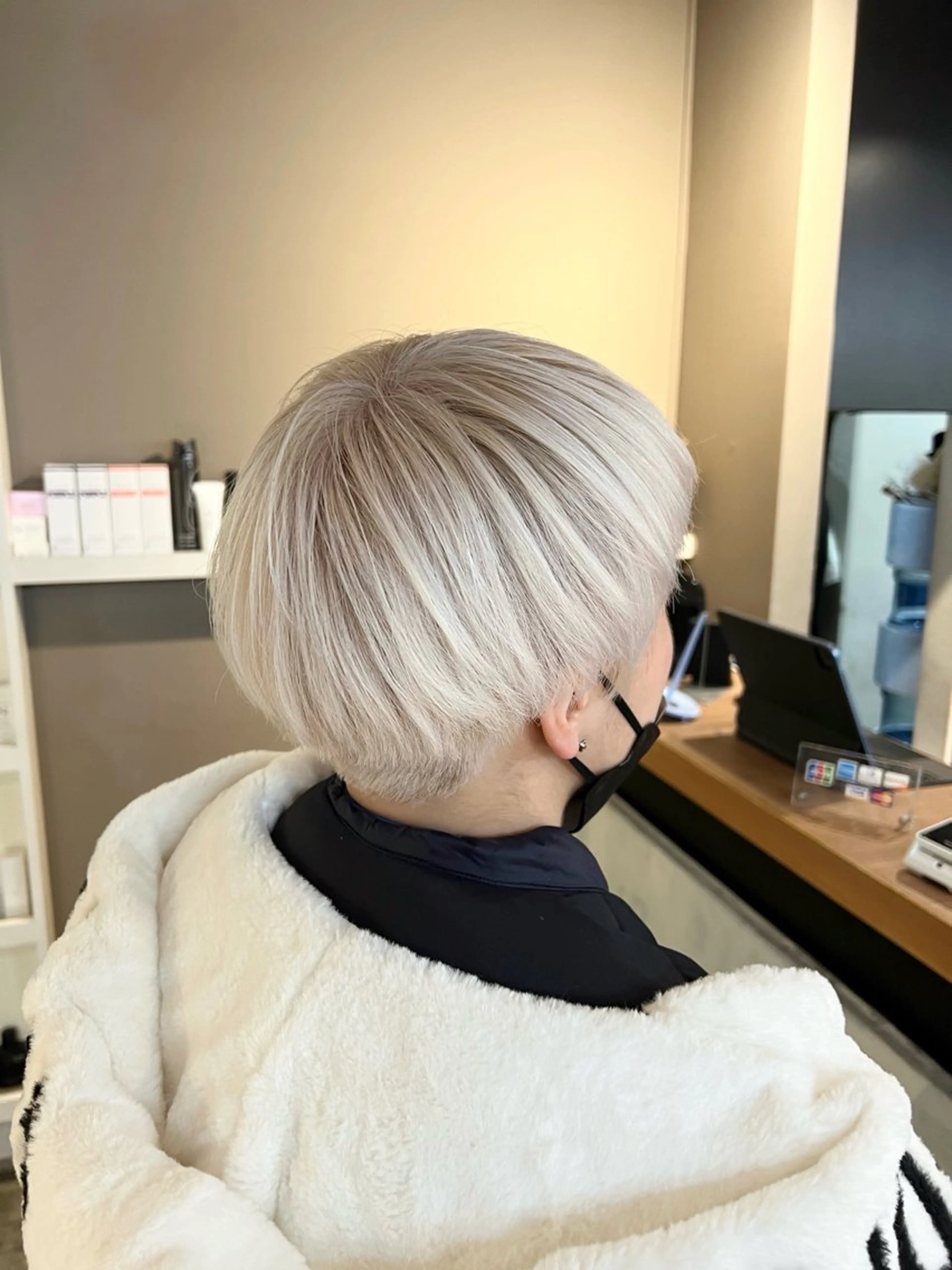 ショート カラー ブリーチ daiki 原宿のヘアスタイル