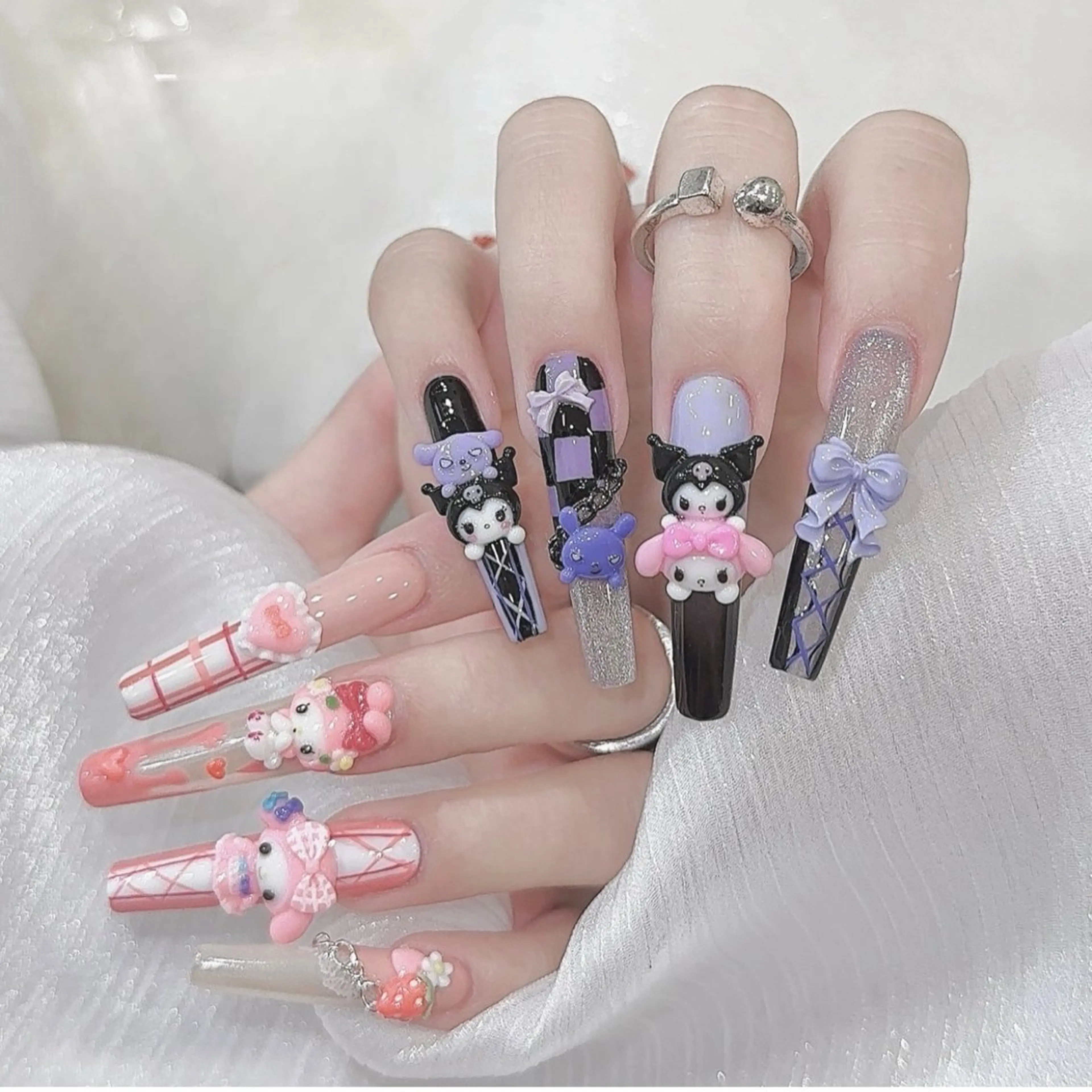 ネイル アニマル柄 オーロラネイル チークネイル フラッシュネイル ジェルネイル ハンドネイル Lina所属・Lina Nail Salonのネイルデザイン