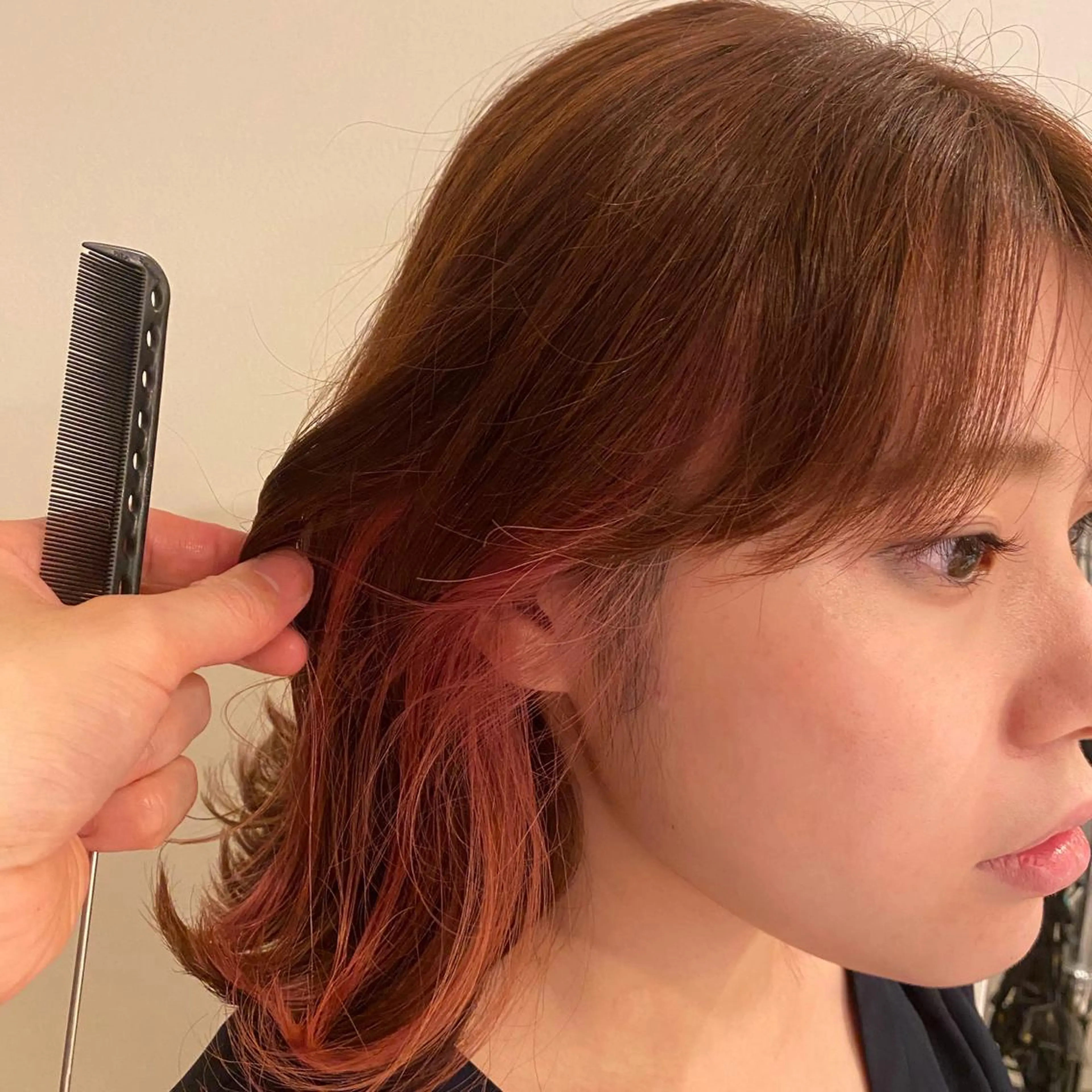 ミディアム カラー ヘアアレンジ イヤリングカラー ピンクカラー salowin 渋谷　joule所属・美髪矯正 韓国レイヤーのヘアスタイル