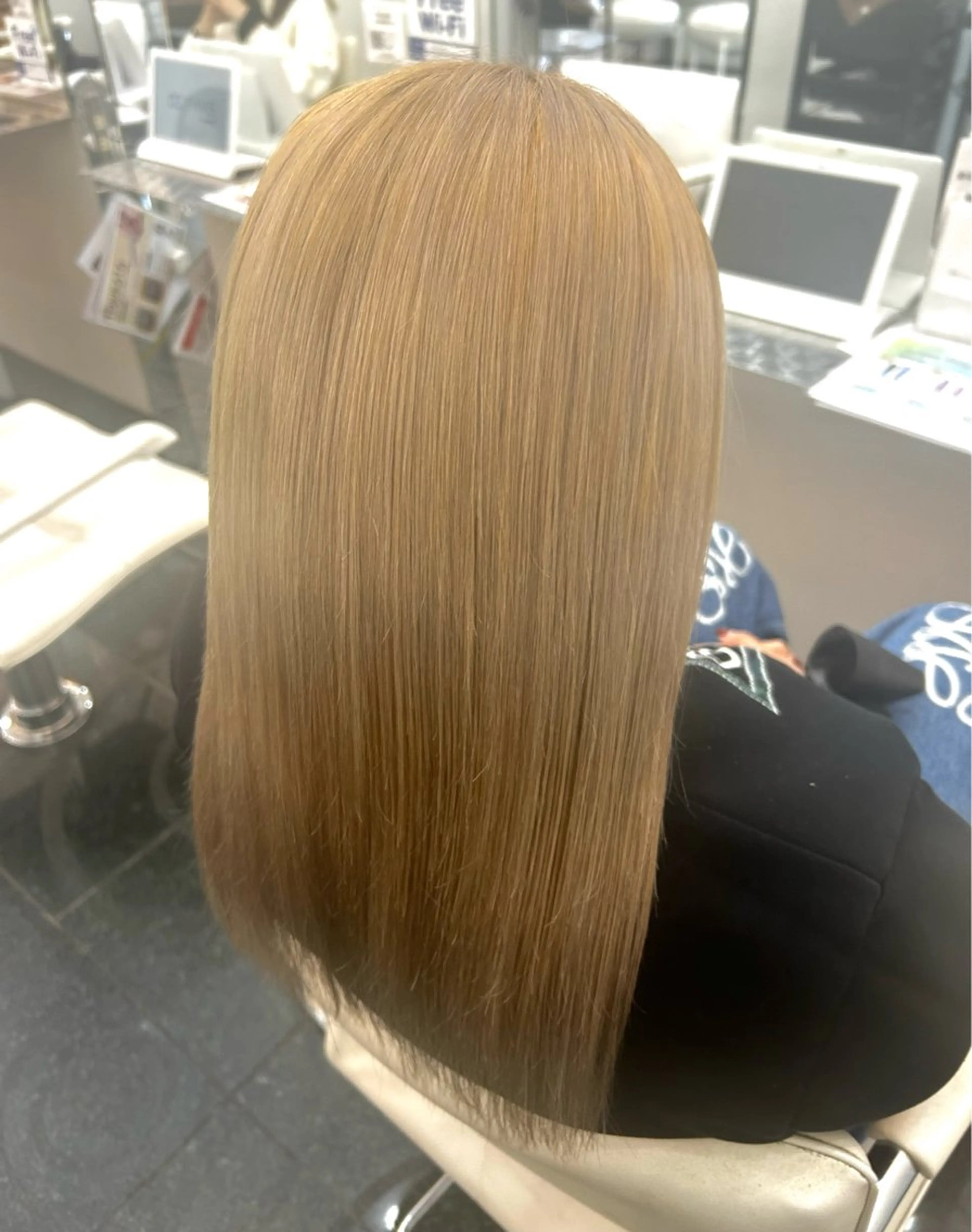 セミロング カラー ベージュカラー ブリーチ ミルクティーベージュ ヘアカラー ガーリー×韓国🎀 ⟡.·天野結良⟡.·のヘアスタイル