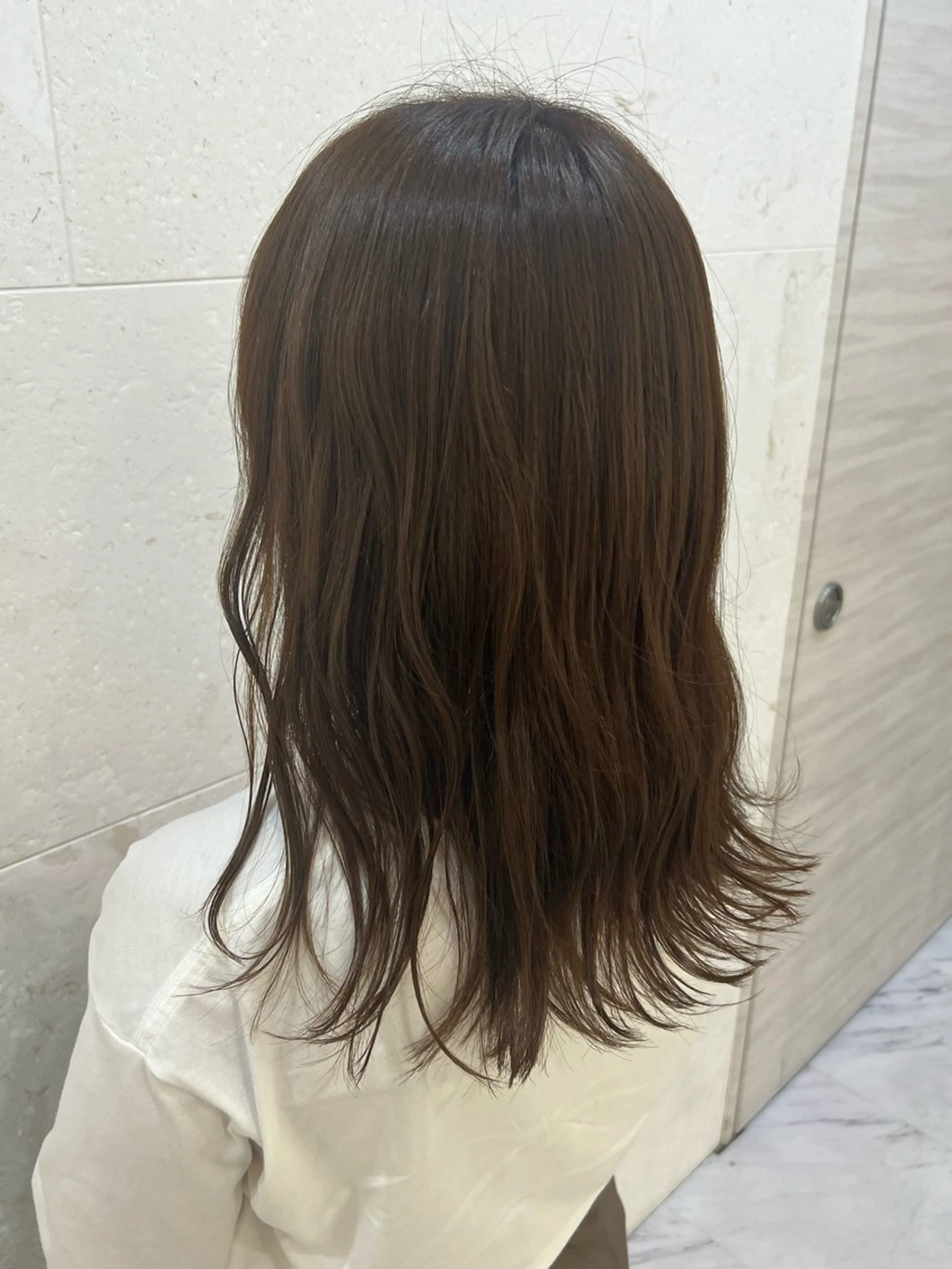 ロング カラー ベージュカラー オリーブベージュ ヘアカラー 鈴木 愛華のヘアスタイル