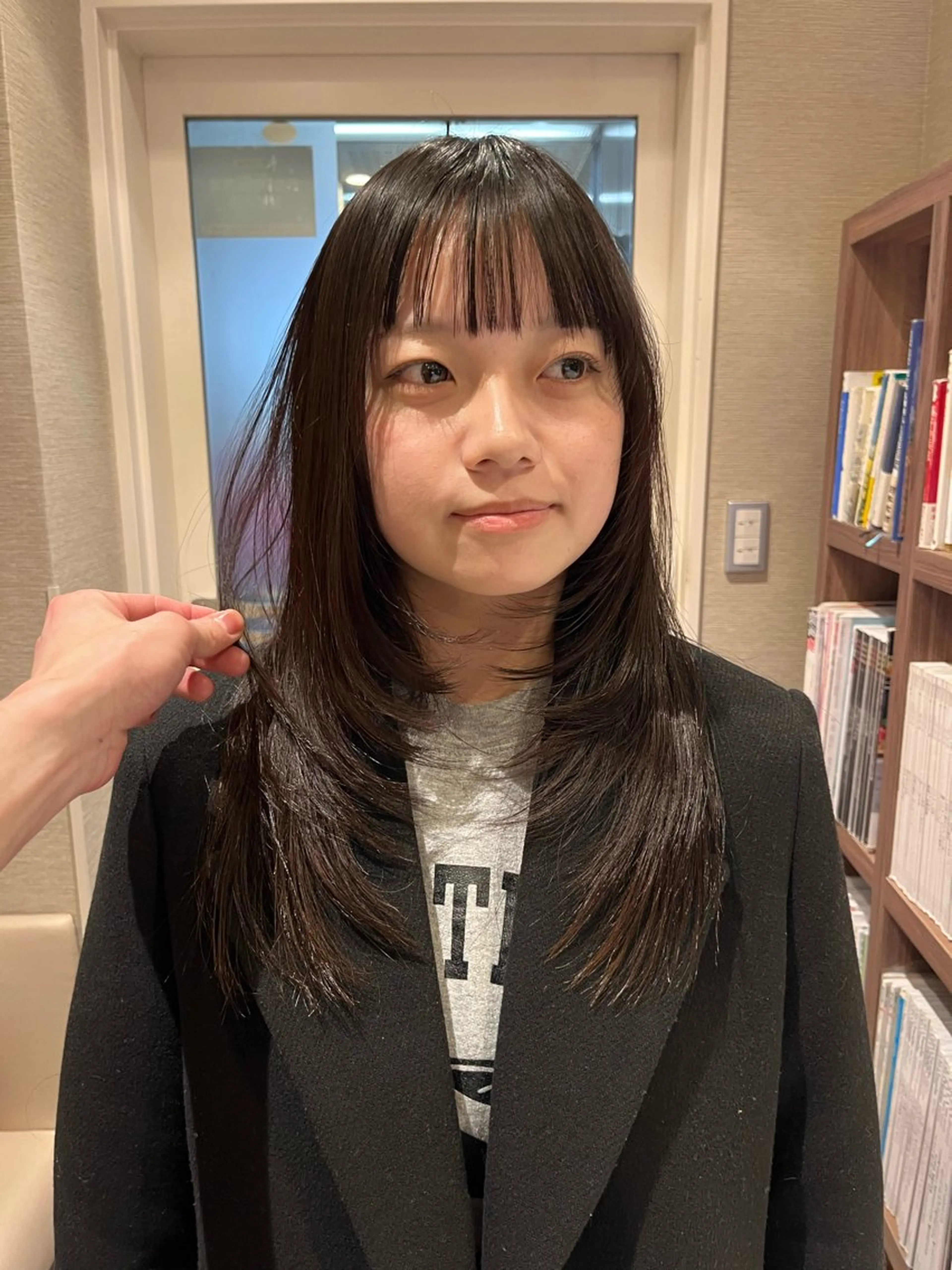 ロング 顔まわりレイヤー 顔周りカット レイヤーカット カット dogstar小林諒 レイヤー/ブリーチのヘアスタイル