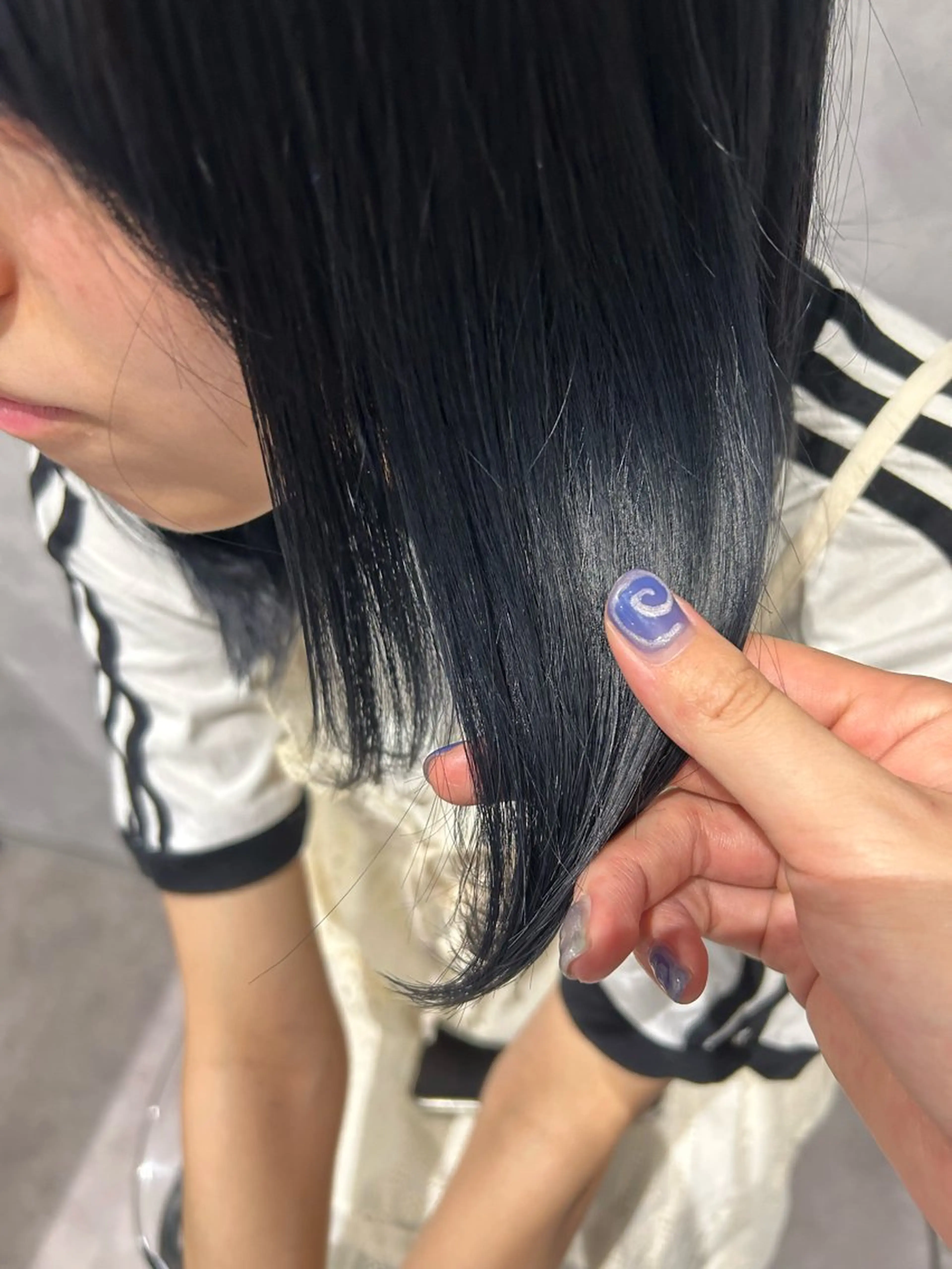 カラー 黒髪 ブルーカラー ブルーブラック ⭐️HEDI YUKI⭐️のヘアスタイル