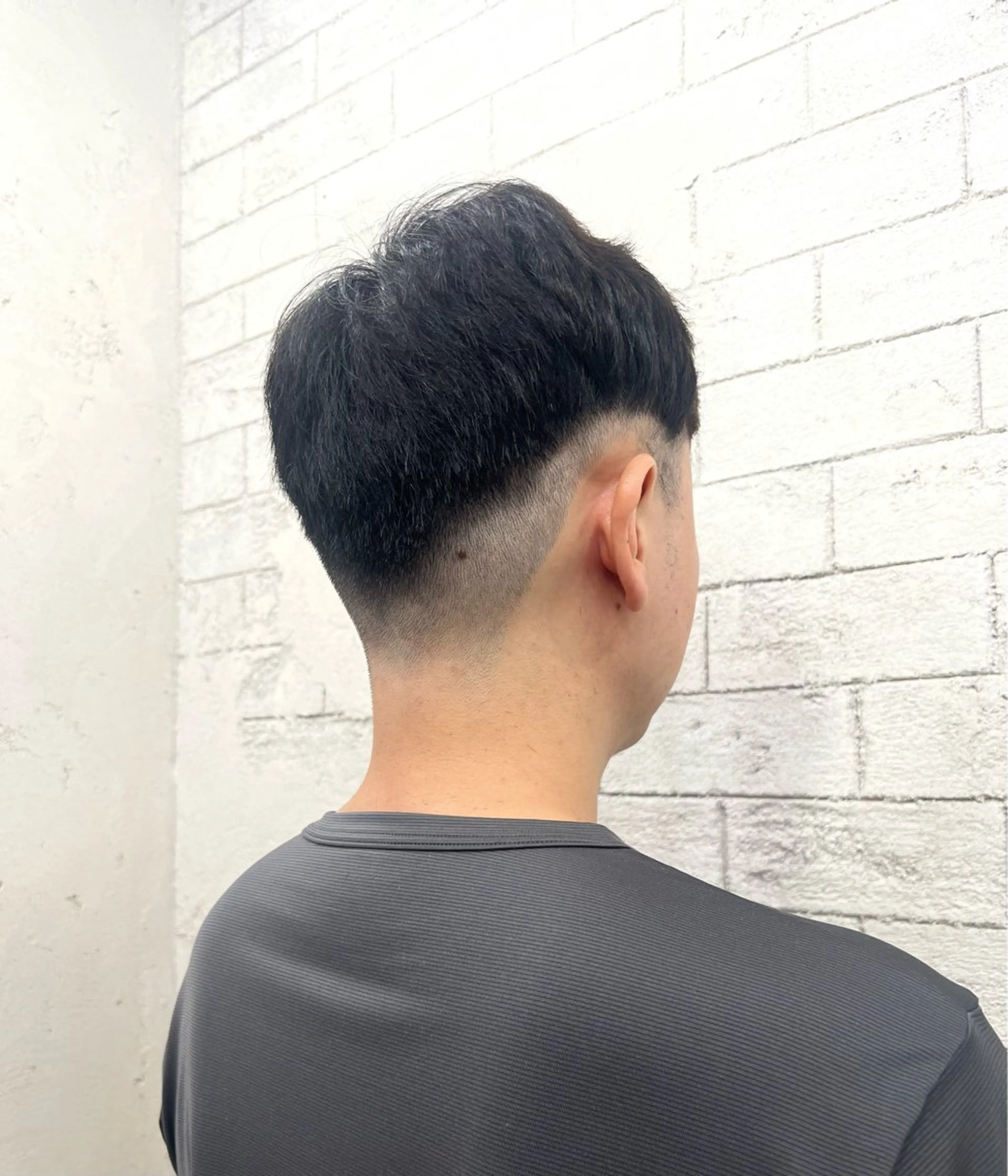 メンズ フェードカット ブリーチカラー 🤎〰️Yuunaのヘアスタイル