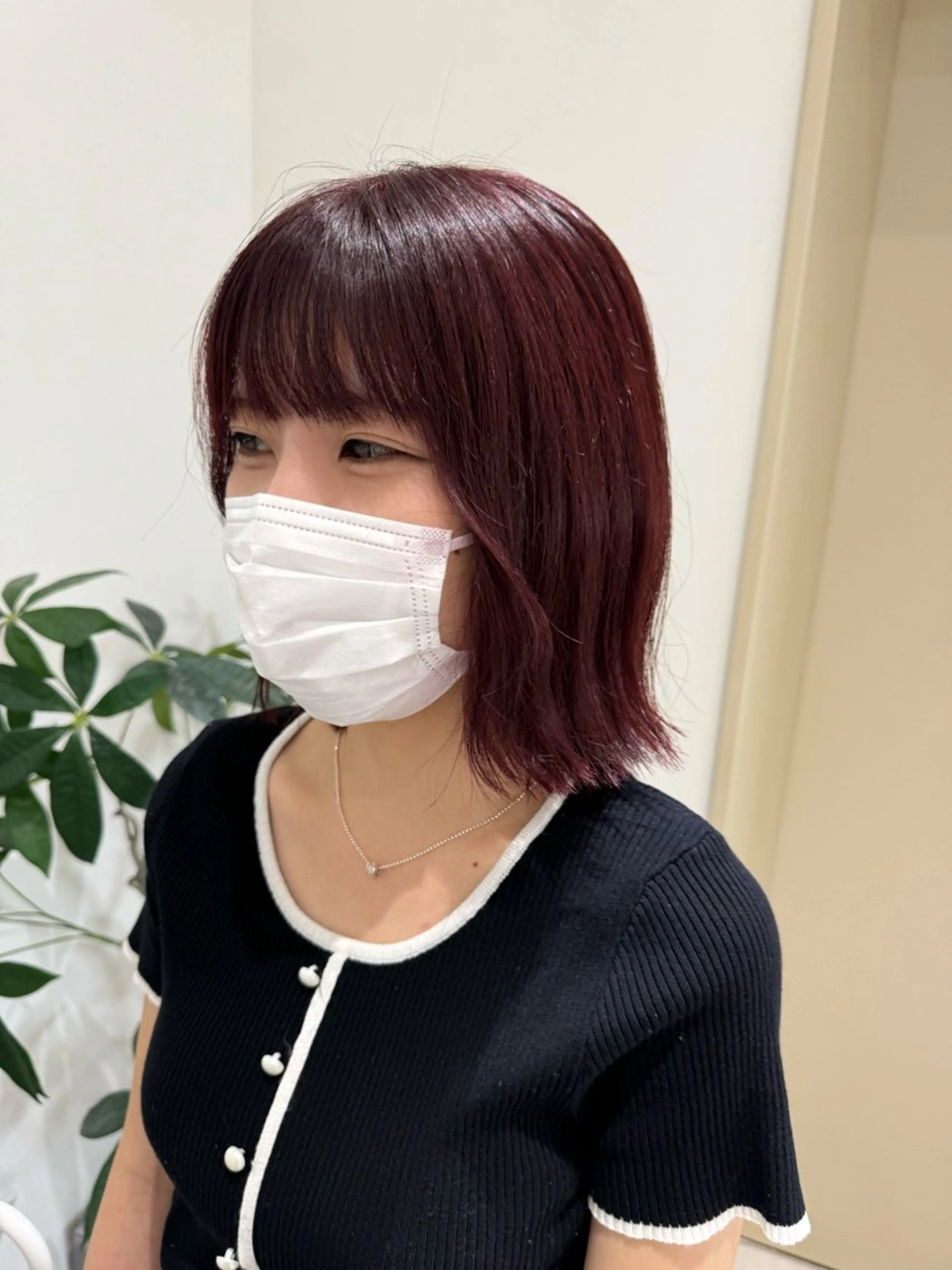 ミディアム カラー ブリーチ ブリーチなしカラー ピンクカラー レッドカラー ボブ カット ヘアカラー トリートメント 透け 艶感カラー 顔周り 齊木 勇人のヘアスタイル